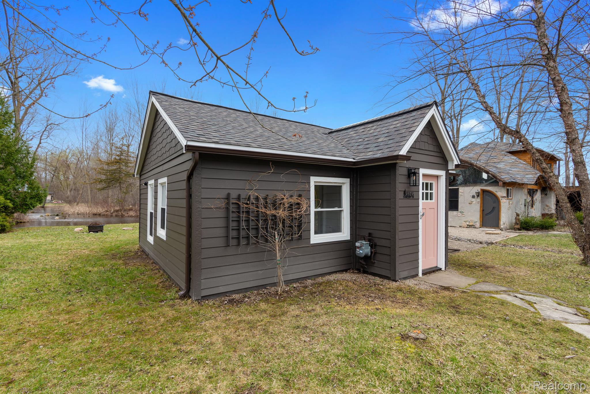 5145 OAKCLIFF DR