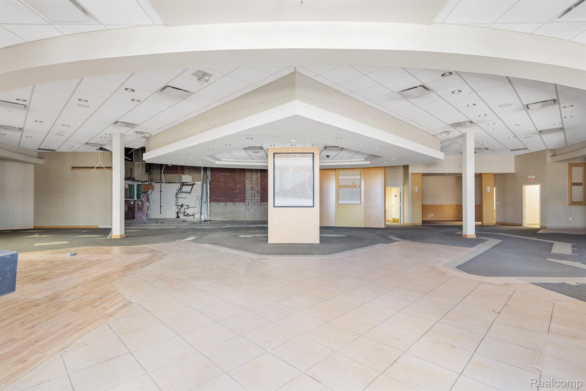 451 W 14 MILE RD