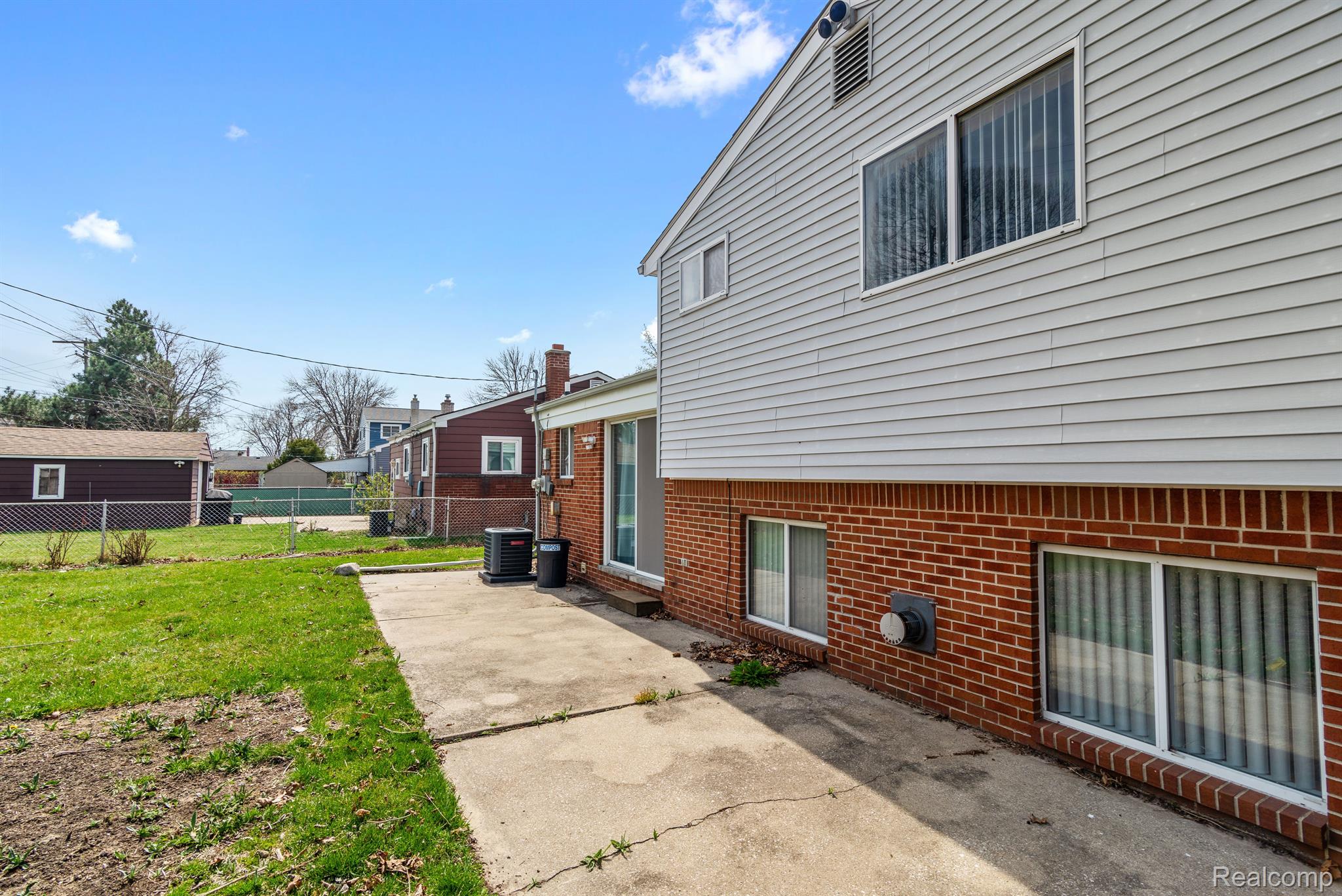 635 HECHT DR