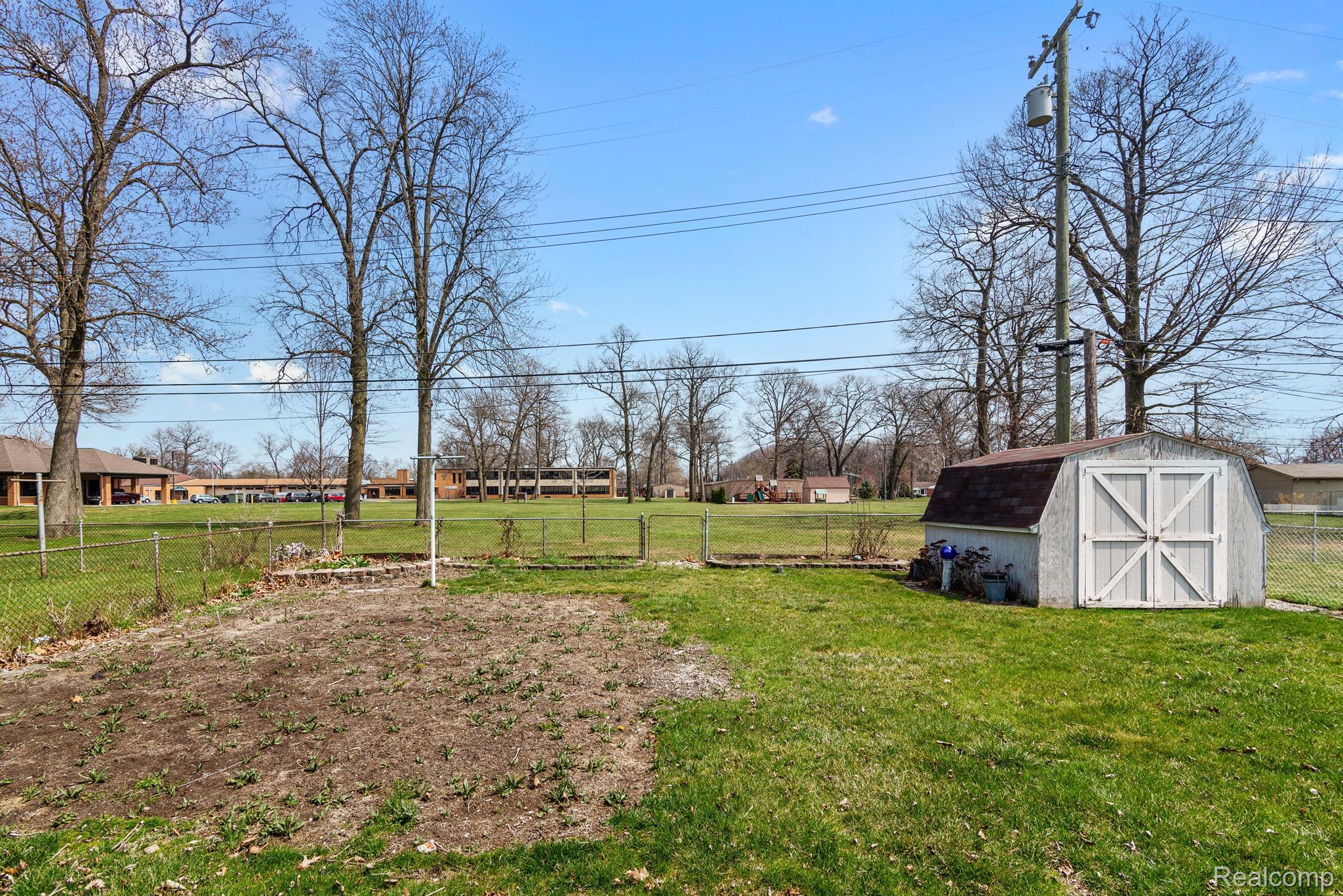 635 HECHT DR
