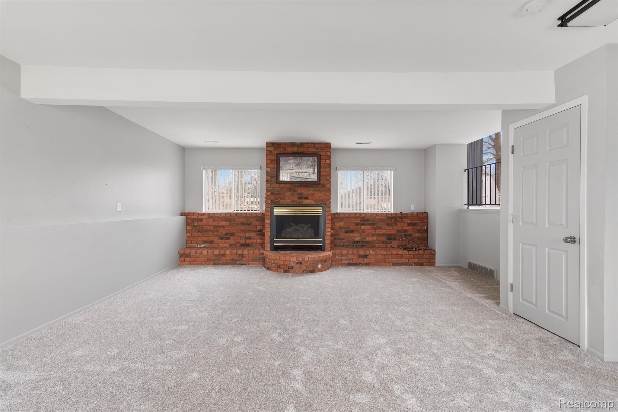 635 HECHT DR