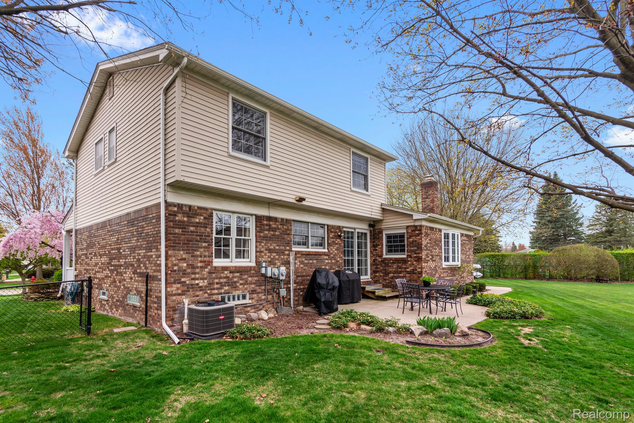 14475 WOODSIDE DR