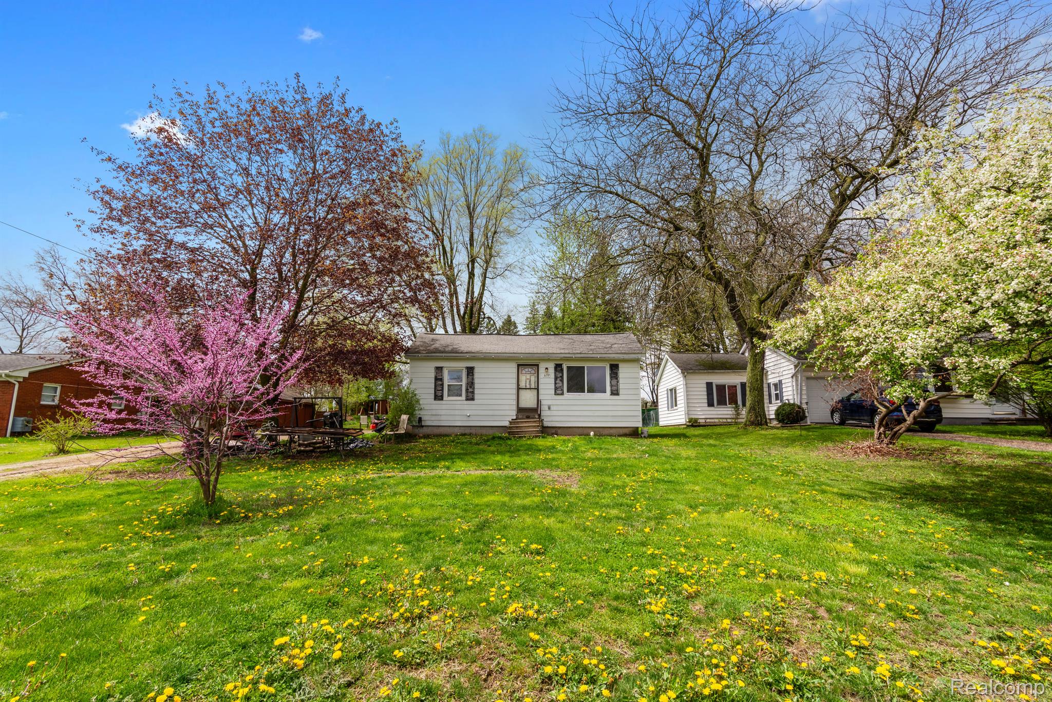 659 N VAN DYKE RD