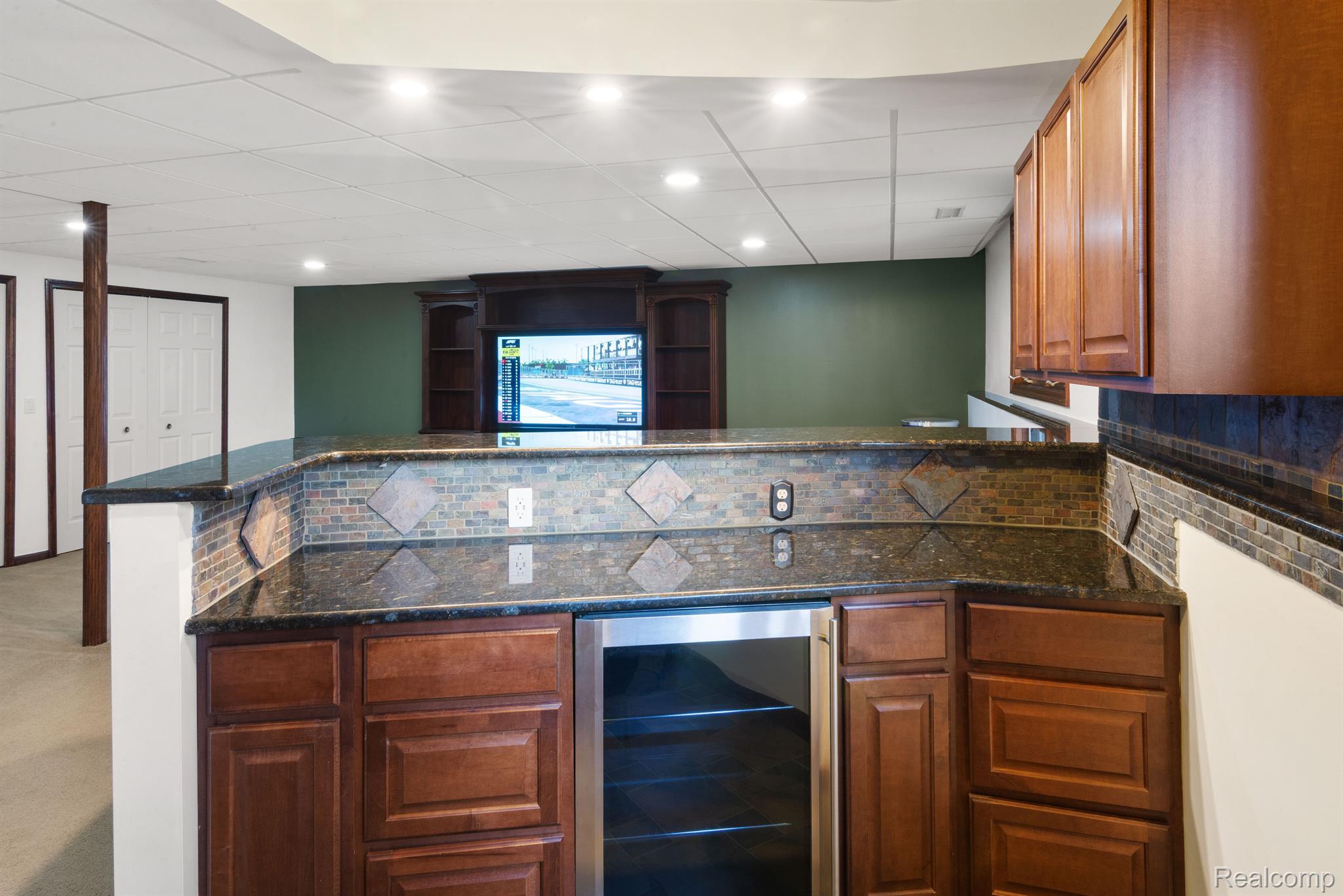 169 WATERVIEW DR