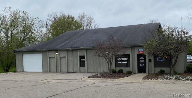 3374 S CENTER RD