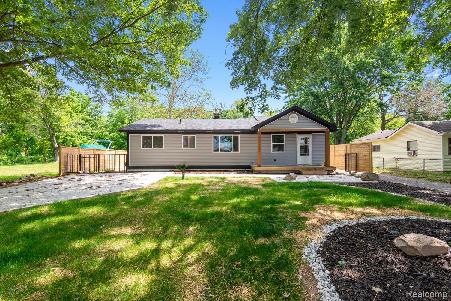 3166 Highland Boulevard