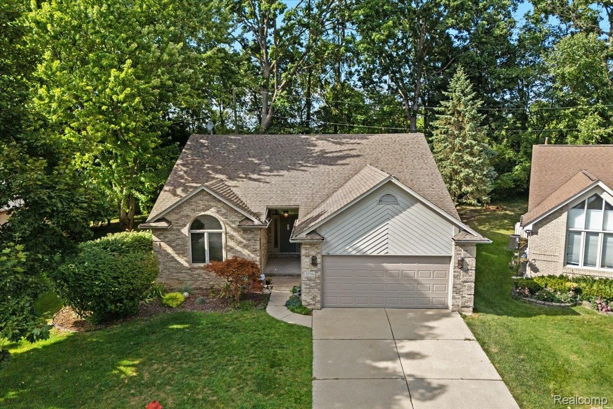 5770 Point Of The Woods Drive