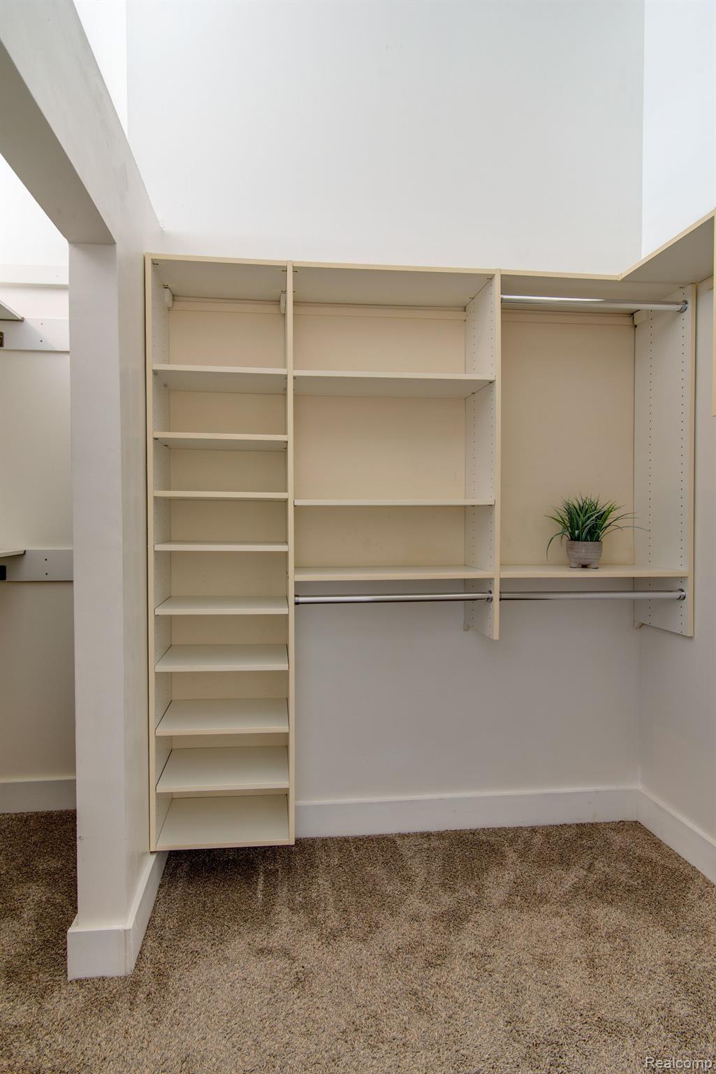 6533 E JEFFERSON Avenue Unit: 601