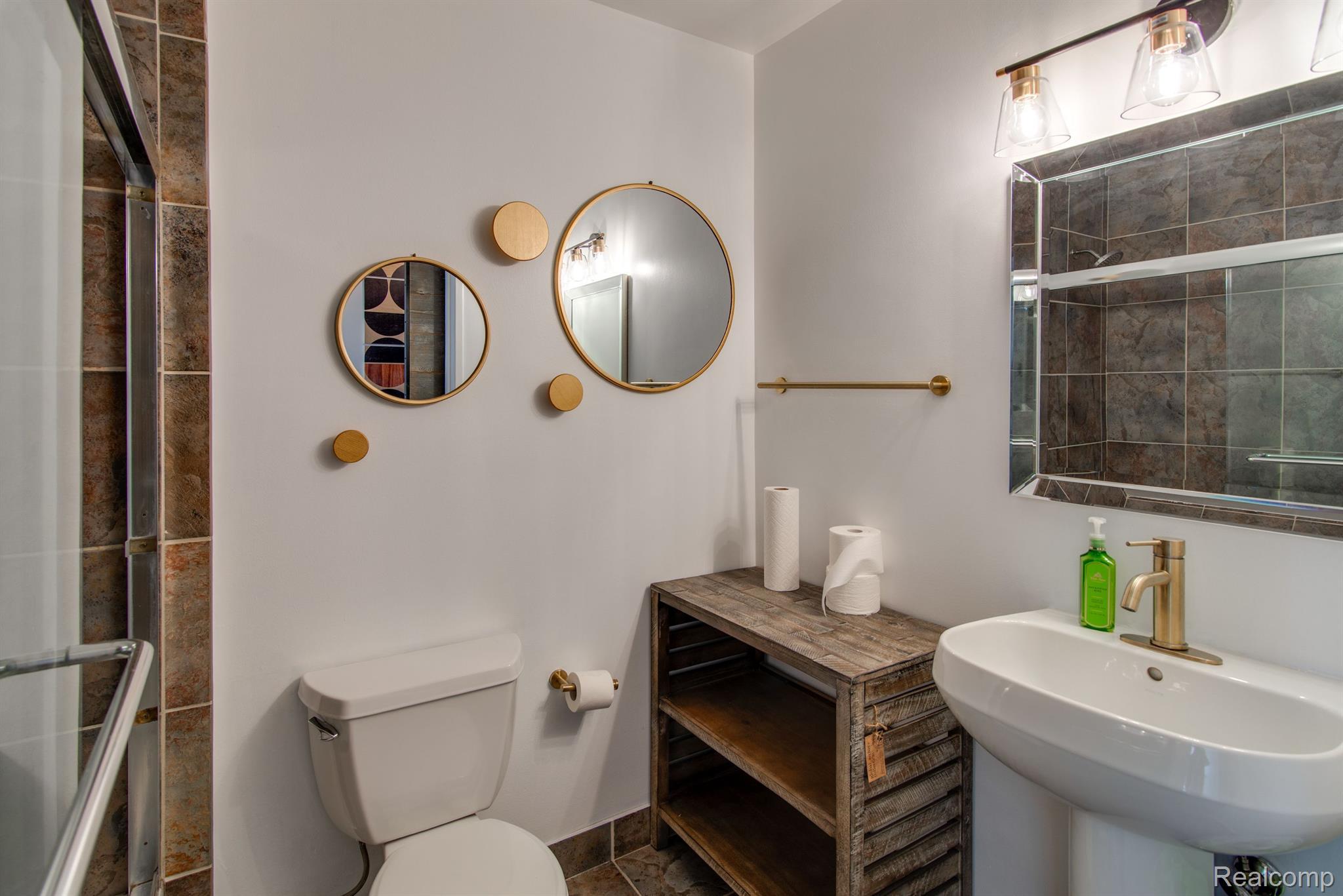 6533 E JEFFERSON Avenue Unit: 601