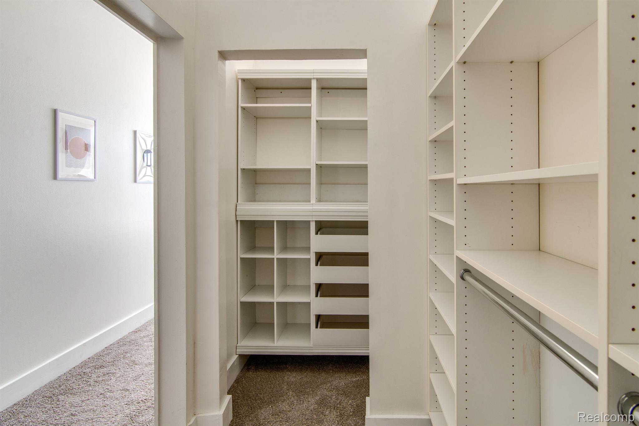 6533 E JEFFERSON Avenue Unit: 601