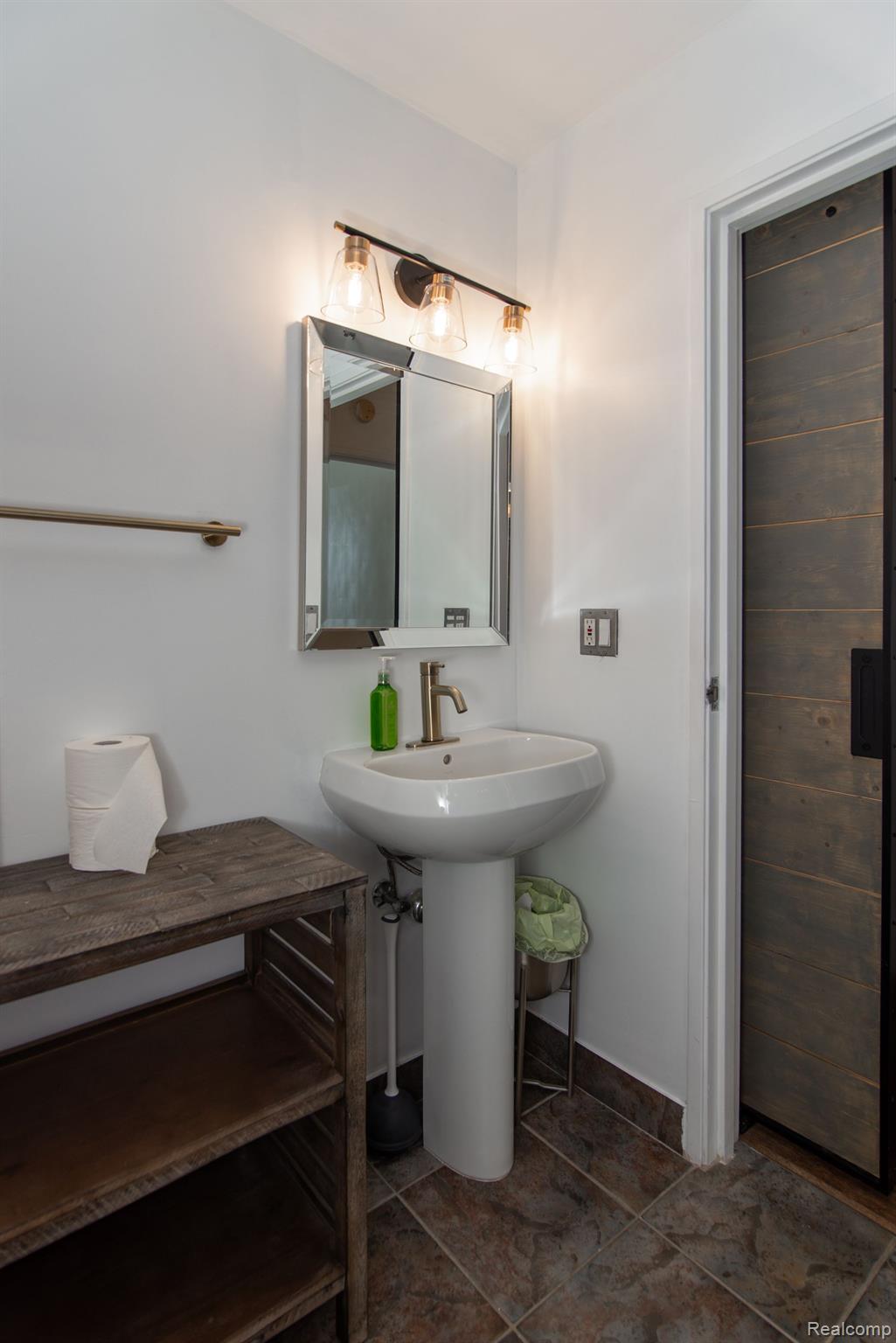 6533 E JEFFERSON Avenue Unit: 601