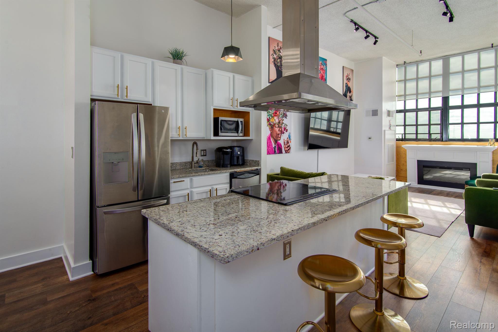 6533 E JEFFERSON Avenue Unit: 601