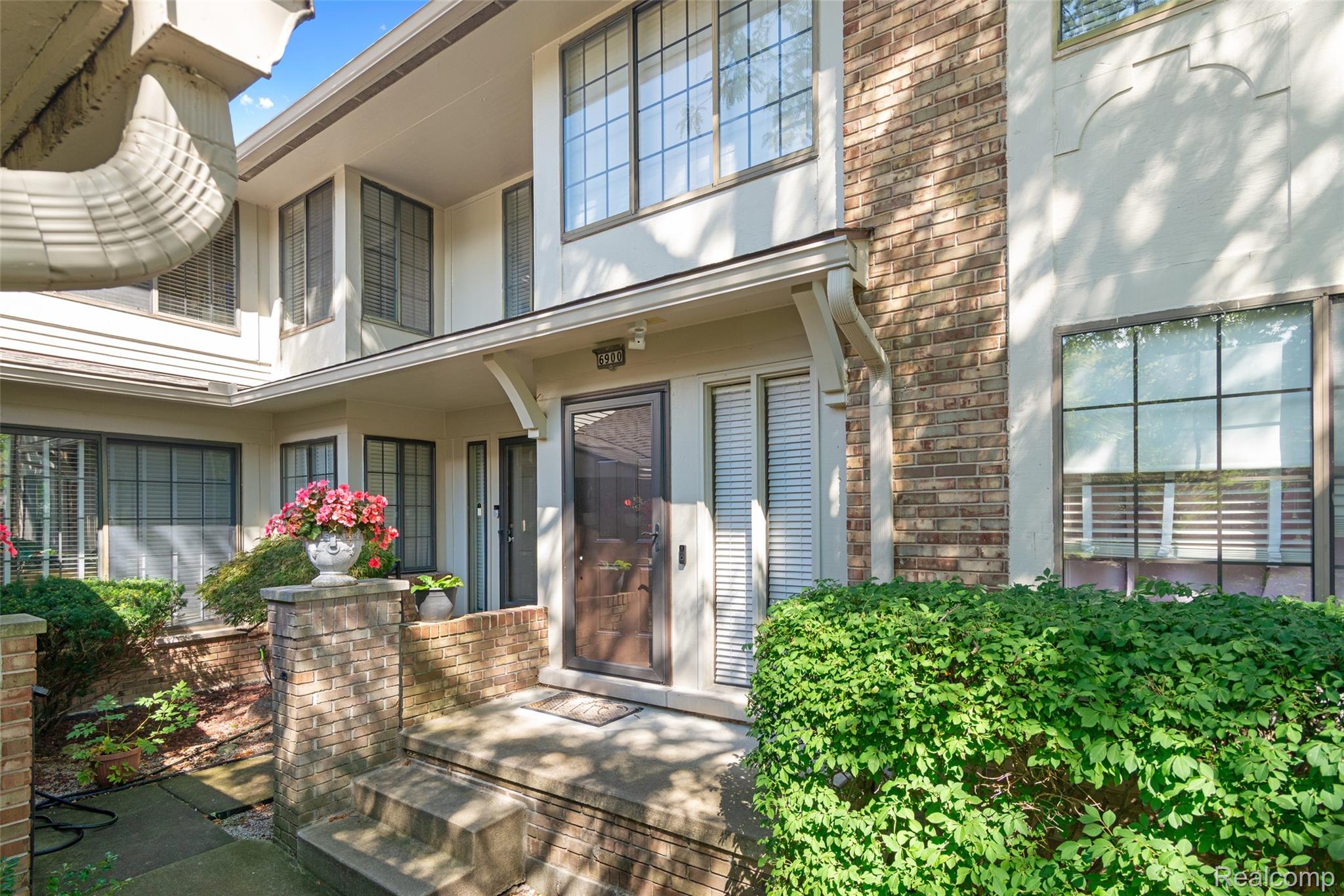 6900 Pebblecreek Woods Drive