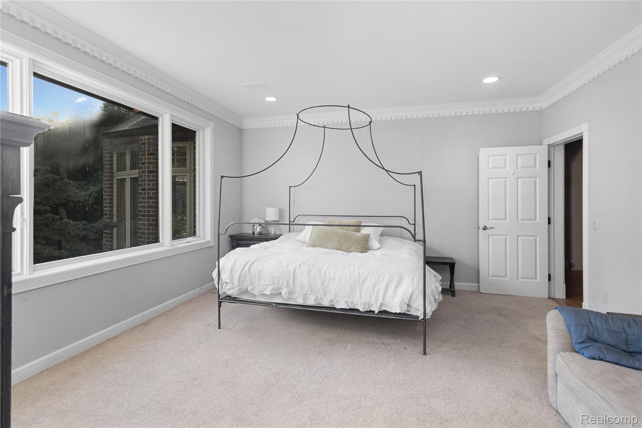5090 Stone Oak Drive