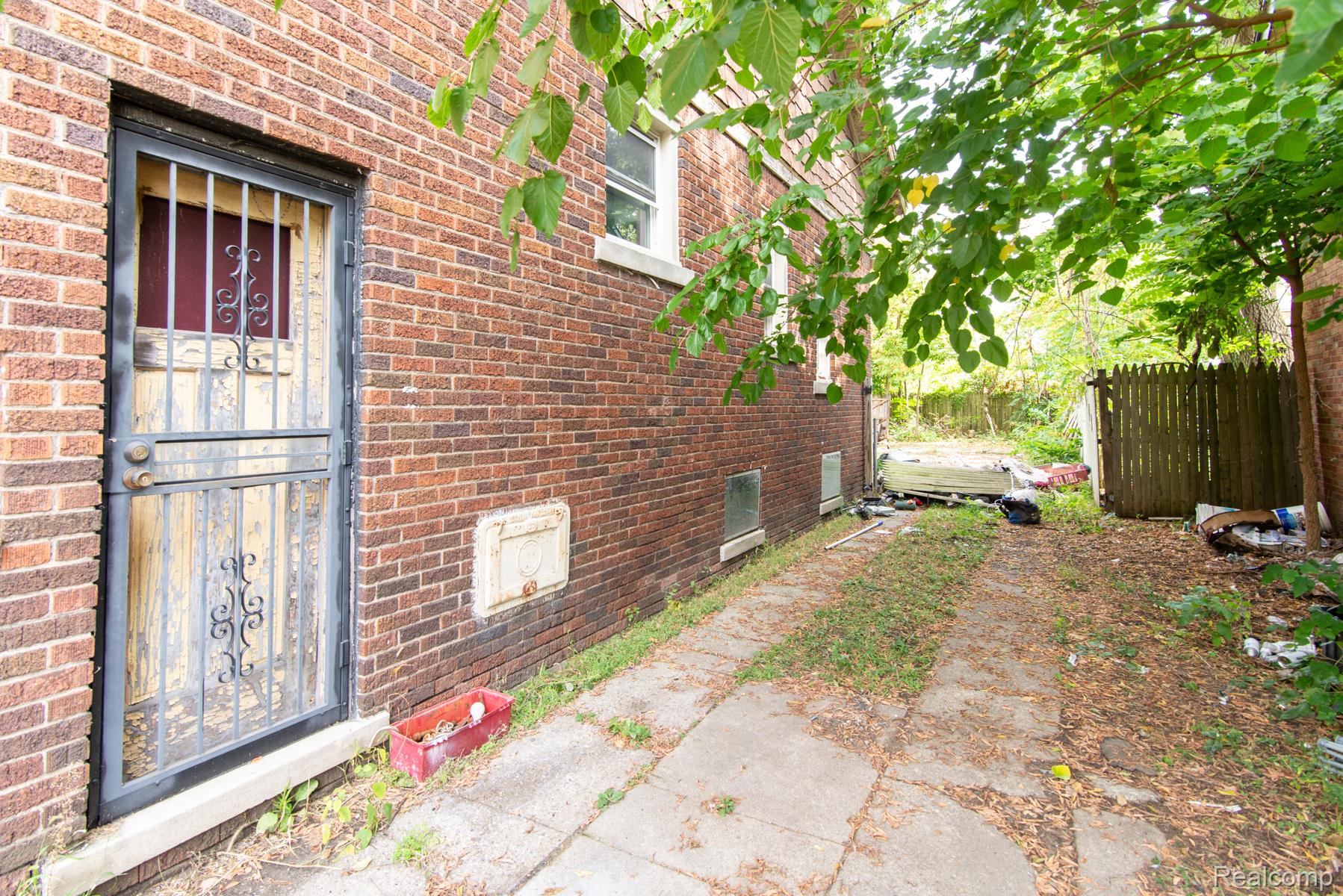 326 Eastlawn Street