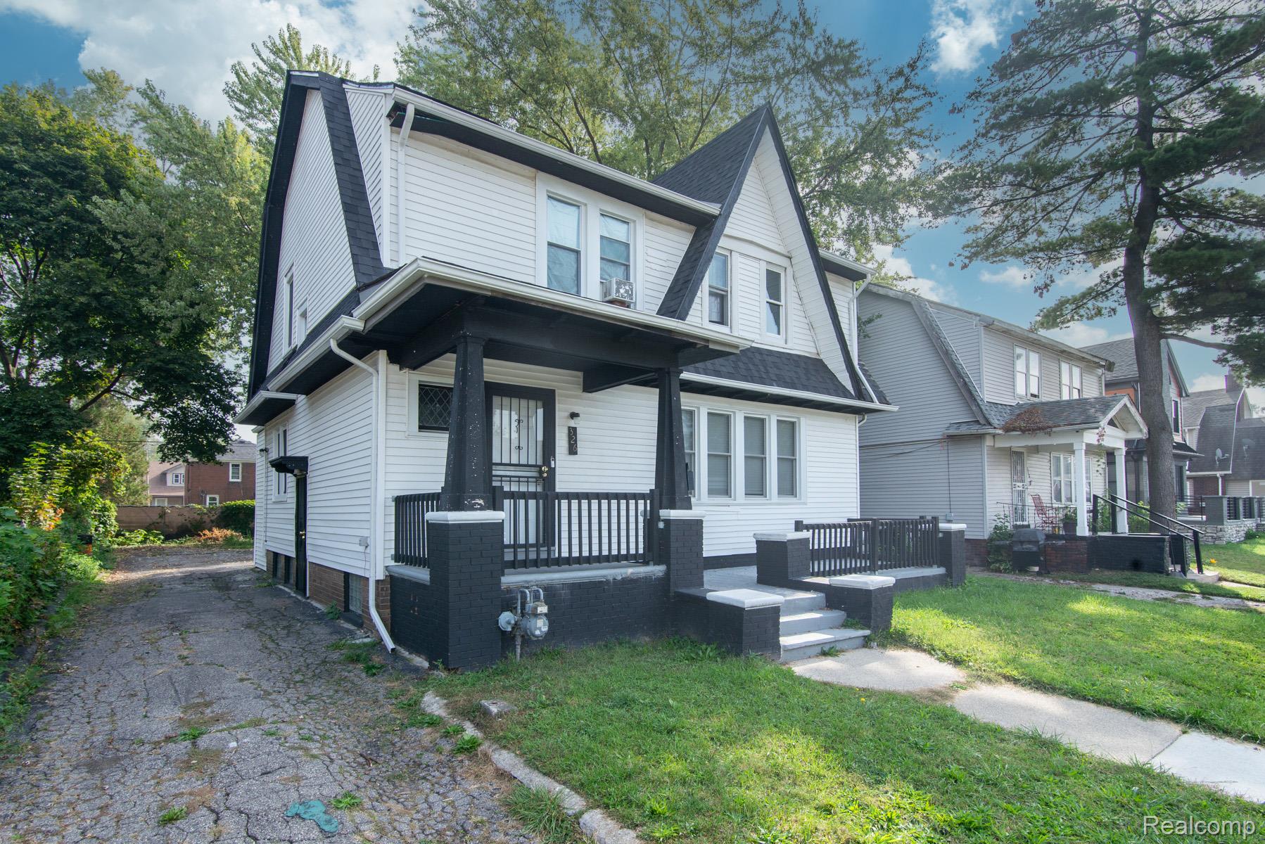 326 Eastlawn Street