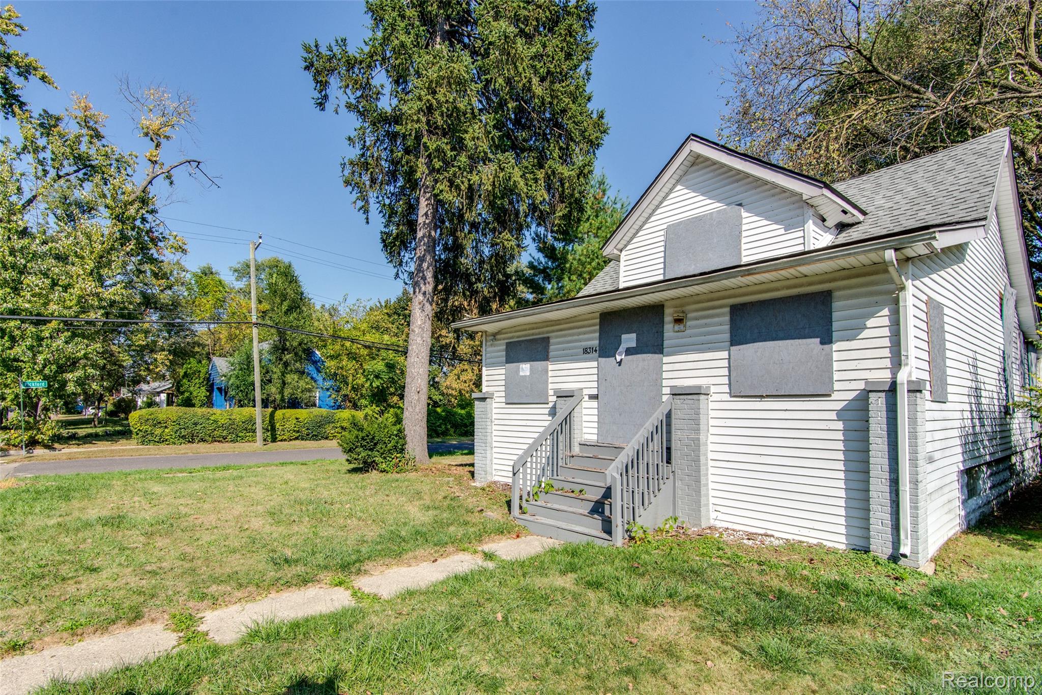 326 Eastlawn Street