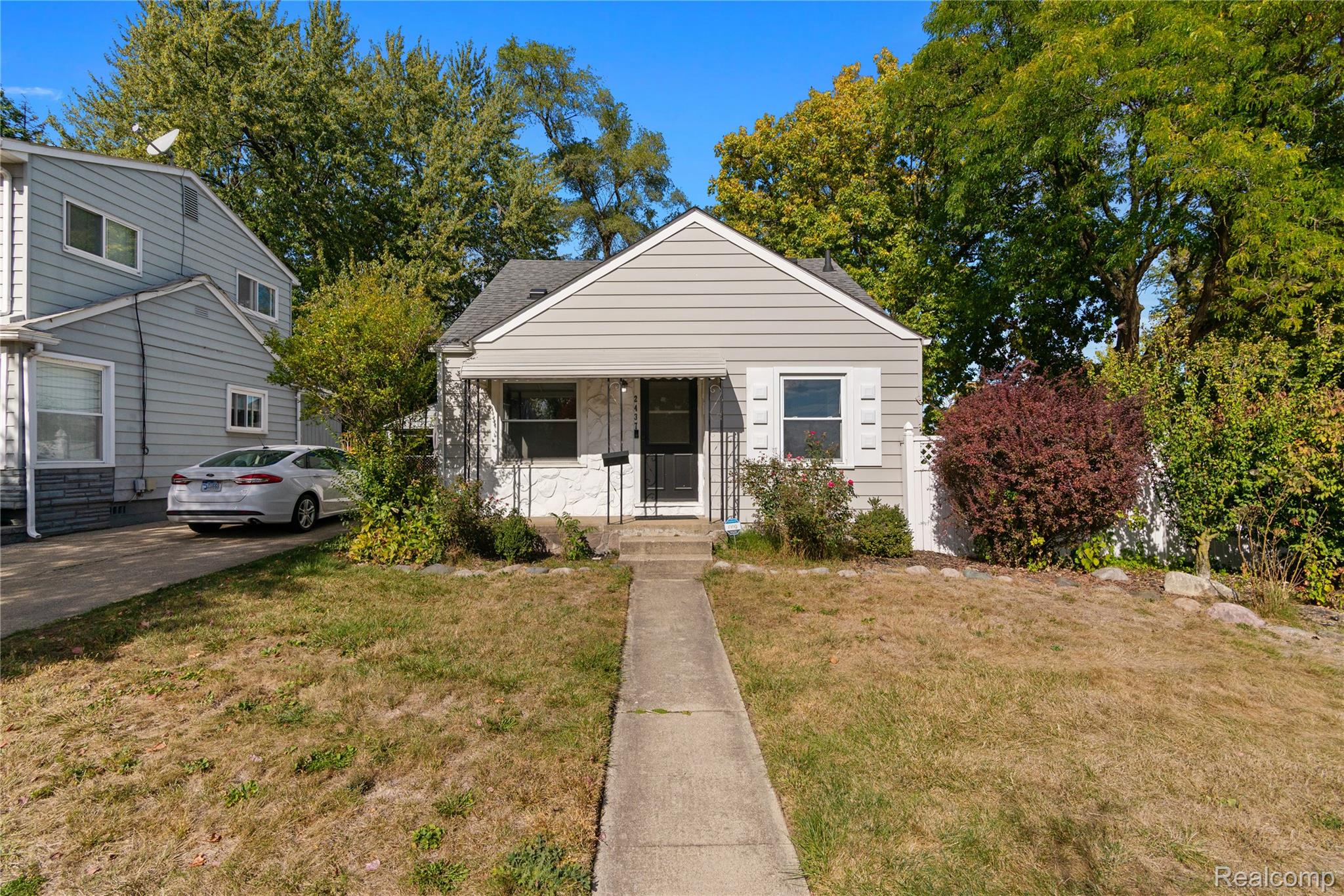 2437 Barrett Avenue