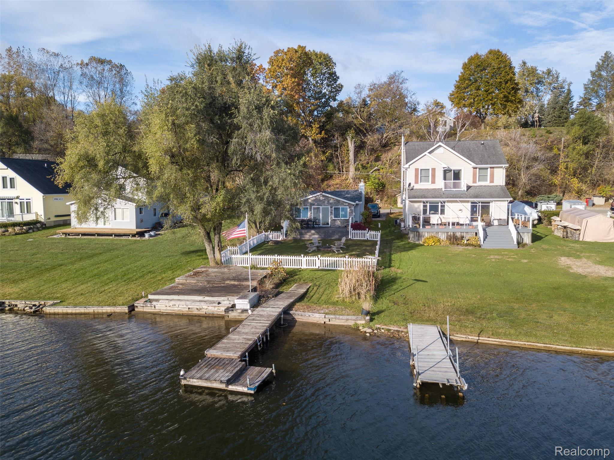1921 Lakeview Lane