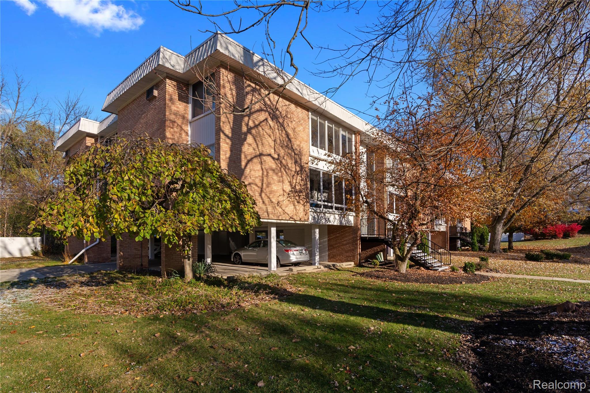 32010 Grand River Avenue Unit: 18