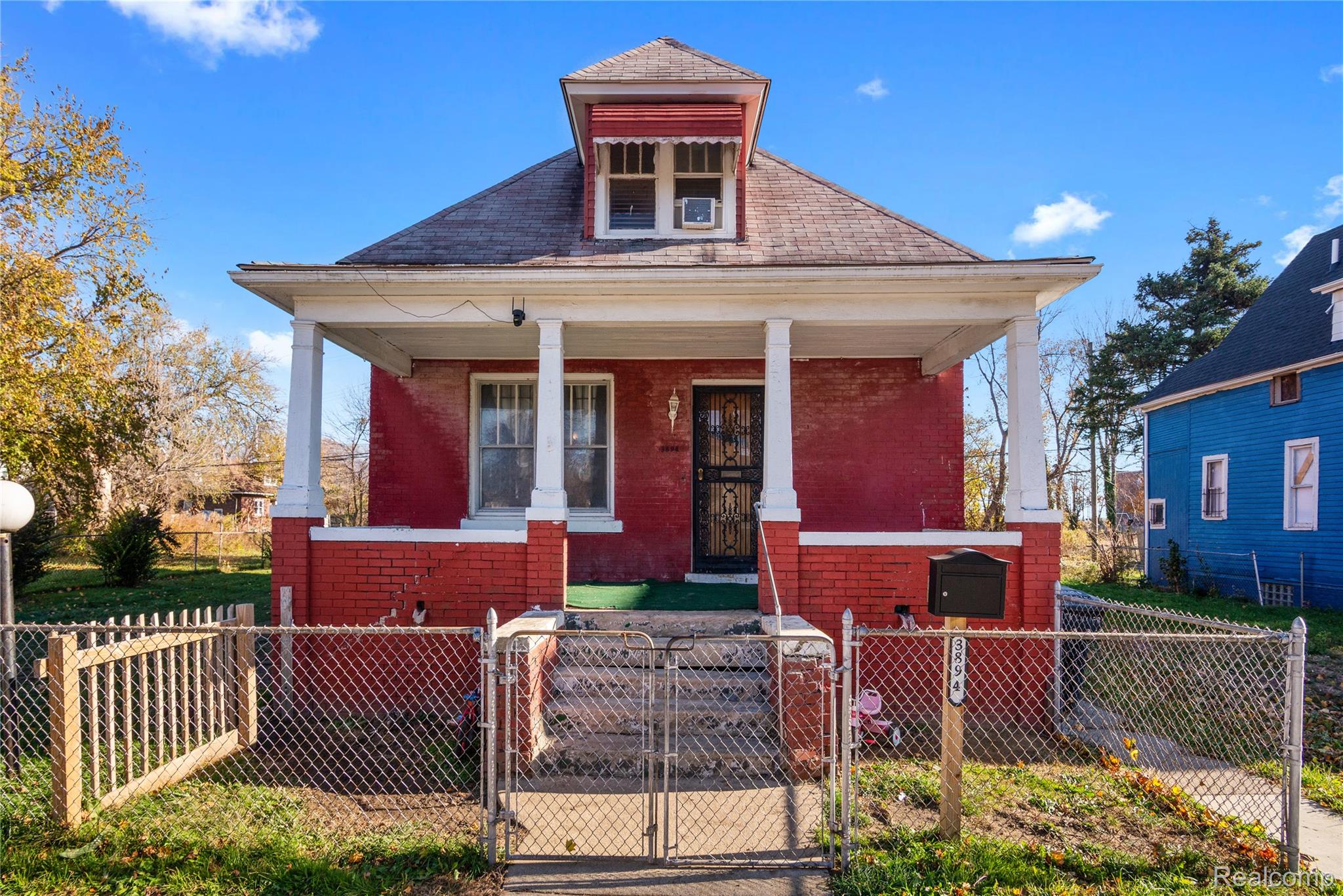 3894 Lillibridge Street