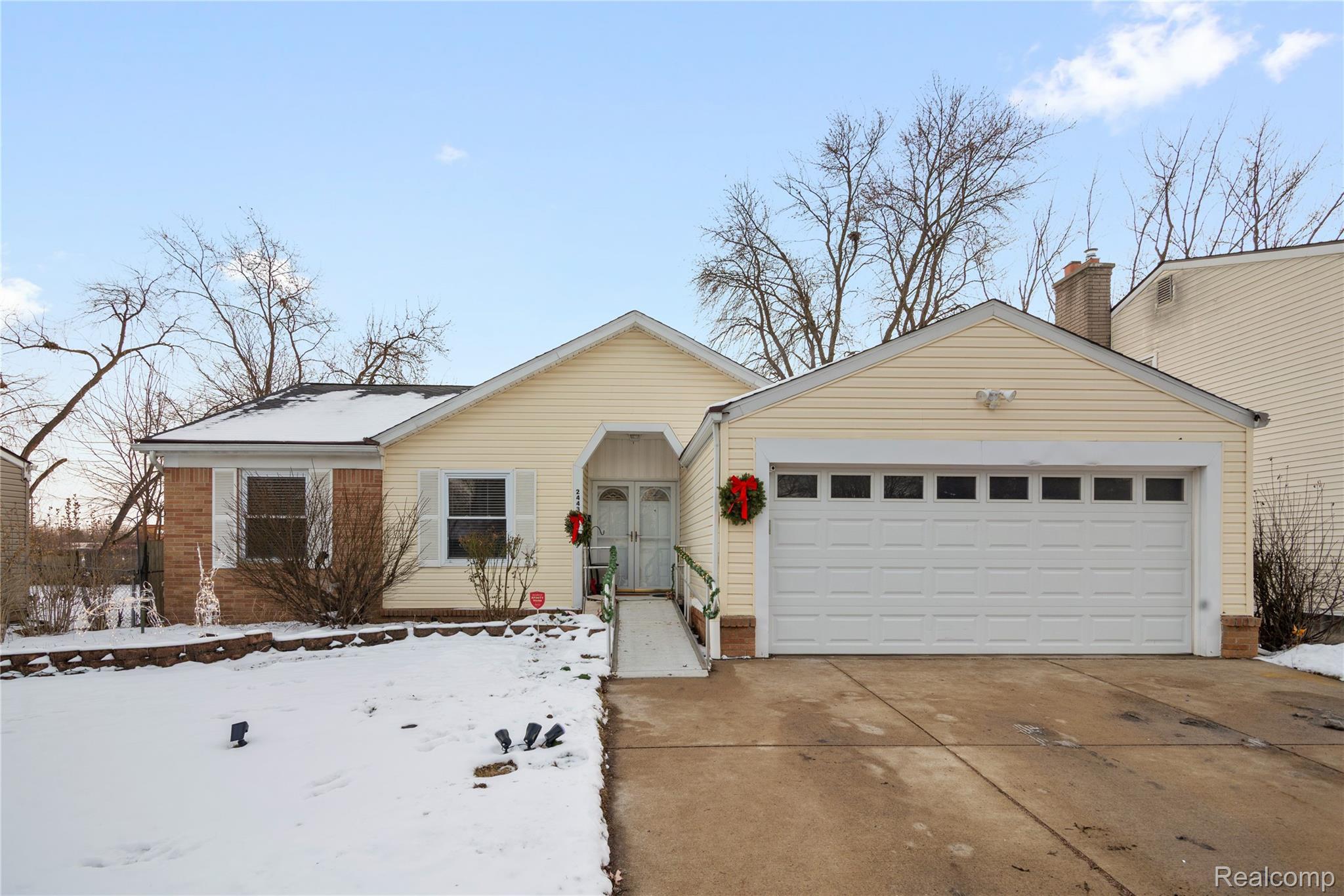 2443 Carriage Way