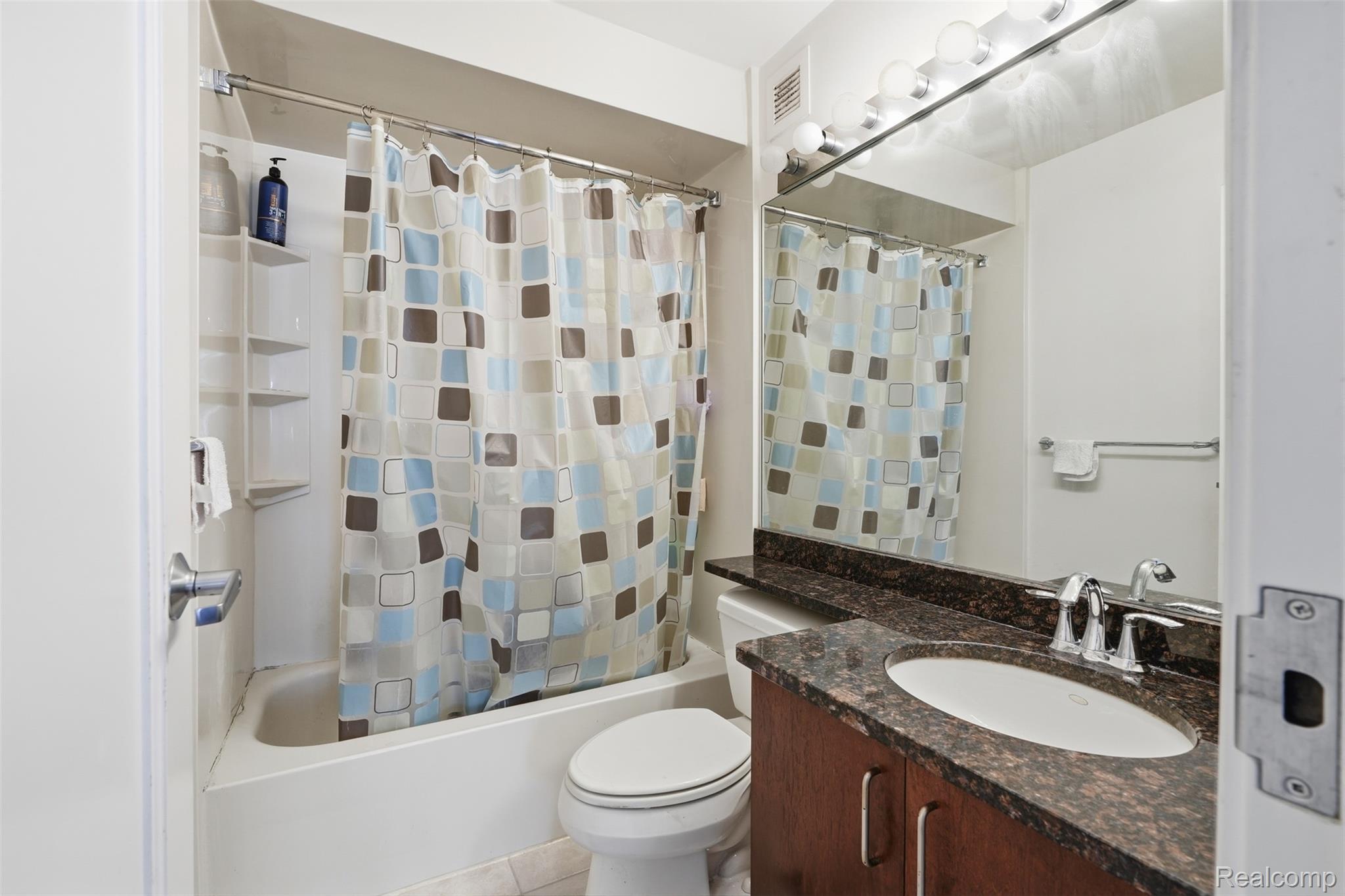 1001 W Jefferson Avenue Unit: 12i