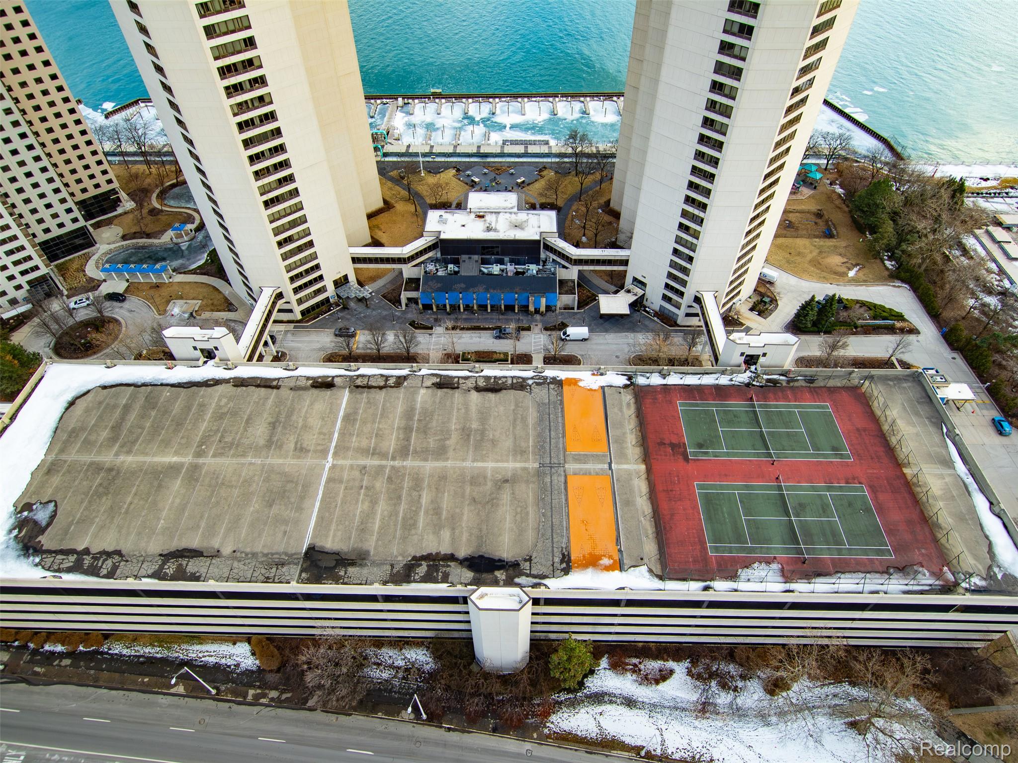 1001 W Jefferson Avenue Unit: 12i