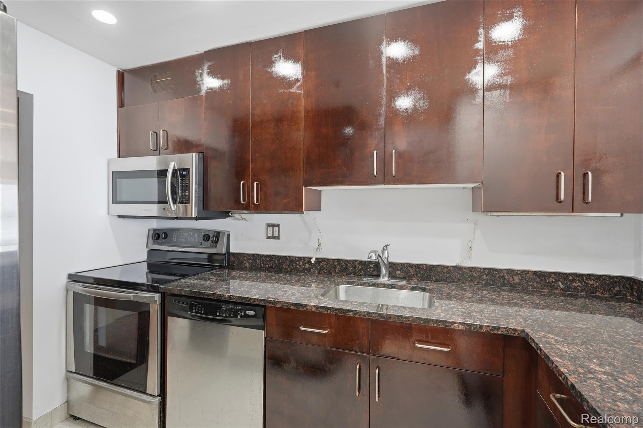 1001 W Jefferson Avenue Unit: 12i