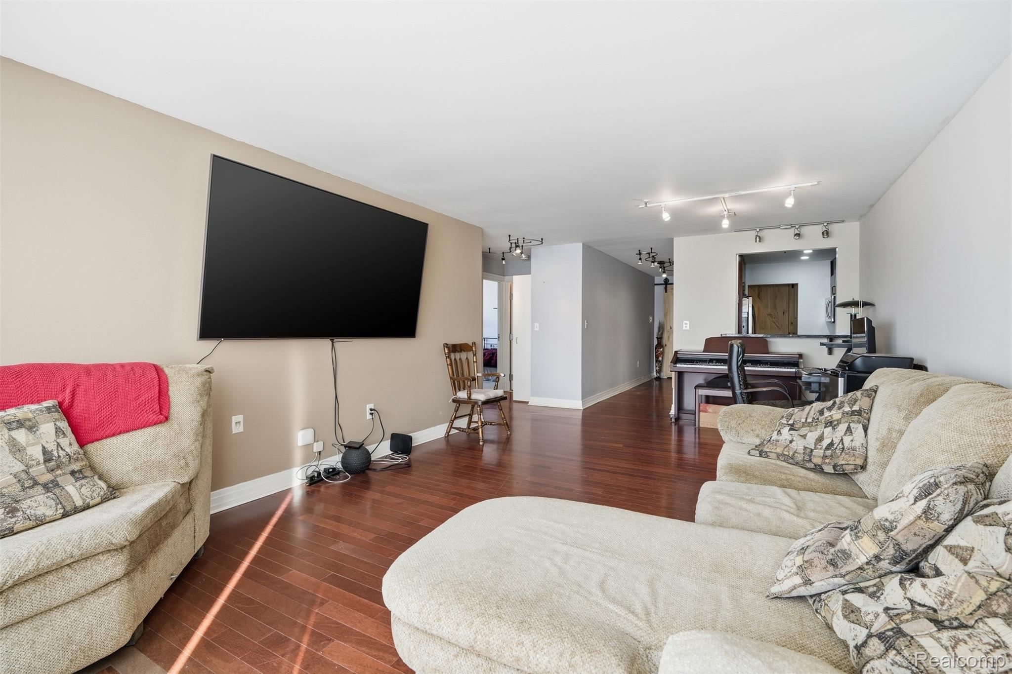 1001 W Jefferson Avenue Unit: 12i