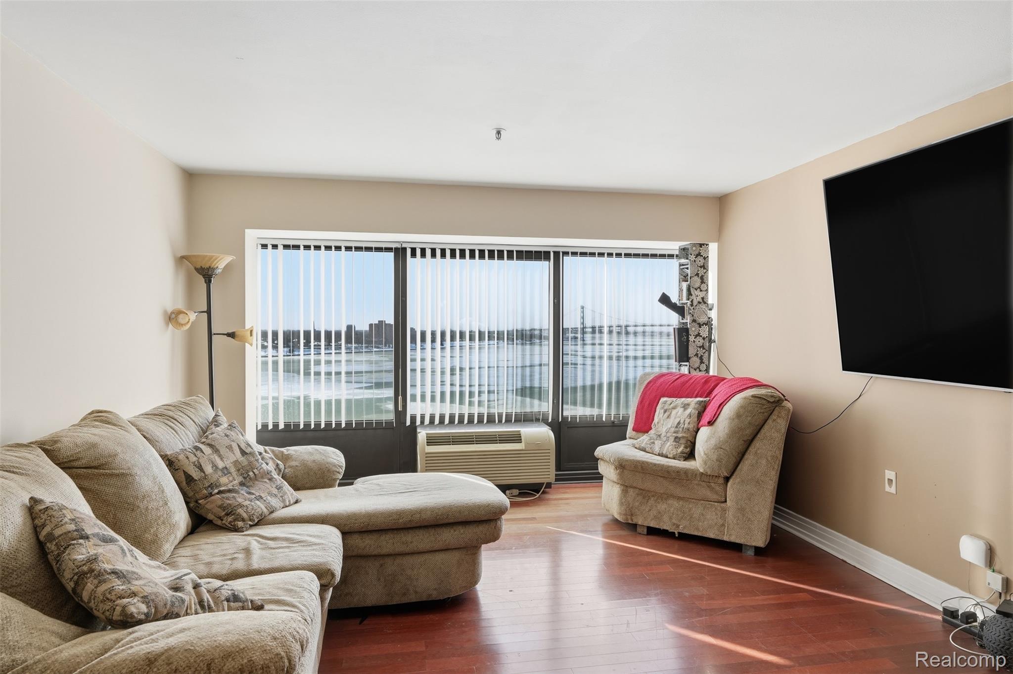 1001 W Jefferson Avenue Unit: 12i