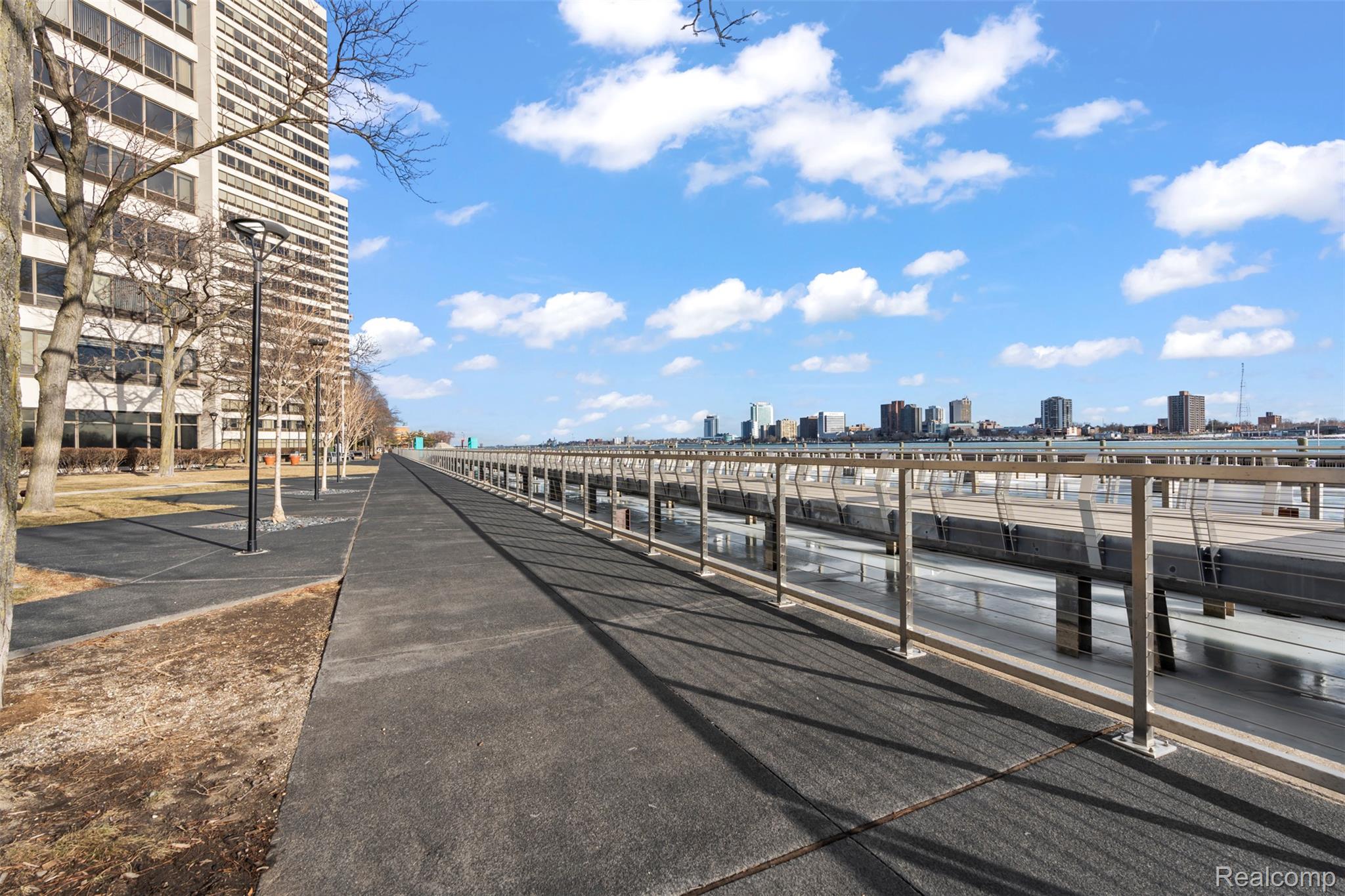 1001 W Jefferson Avenue Unit: 12i