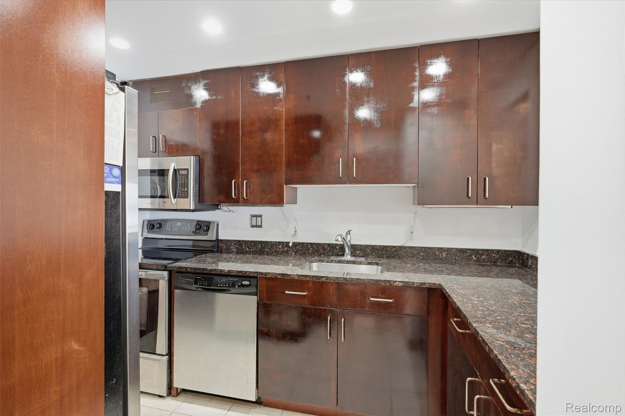 1001 W Jefferson Avenue Unit: 12i