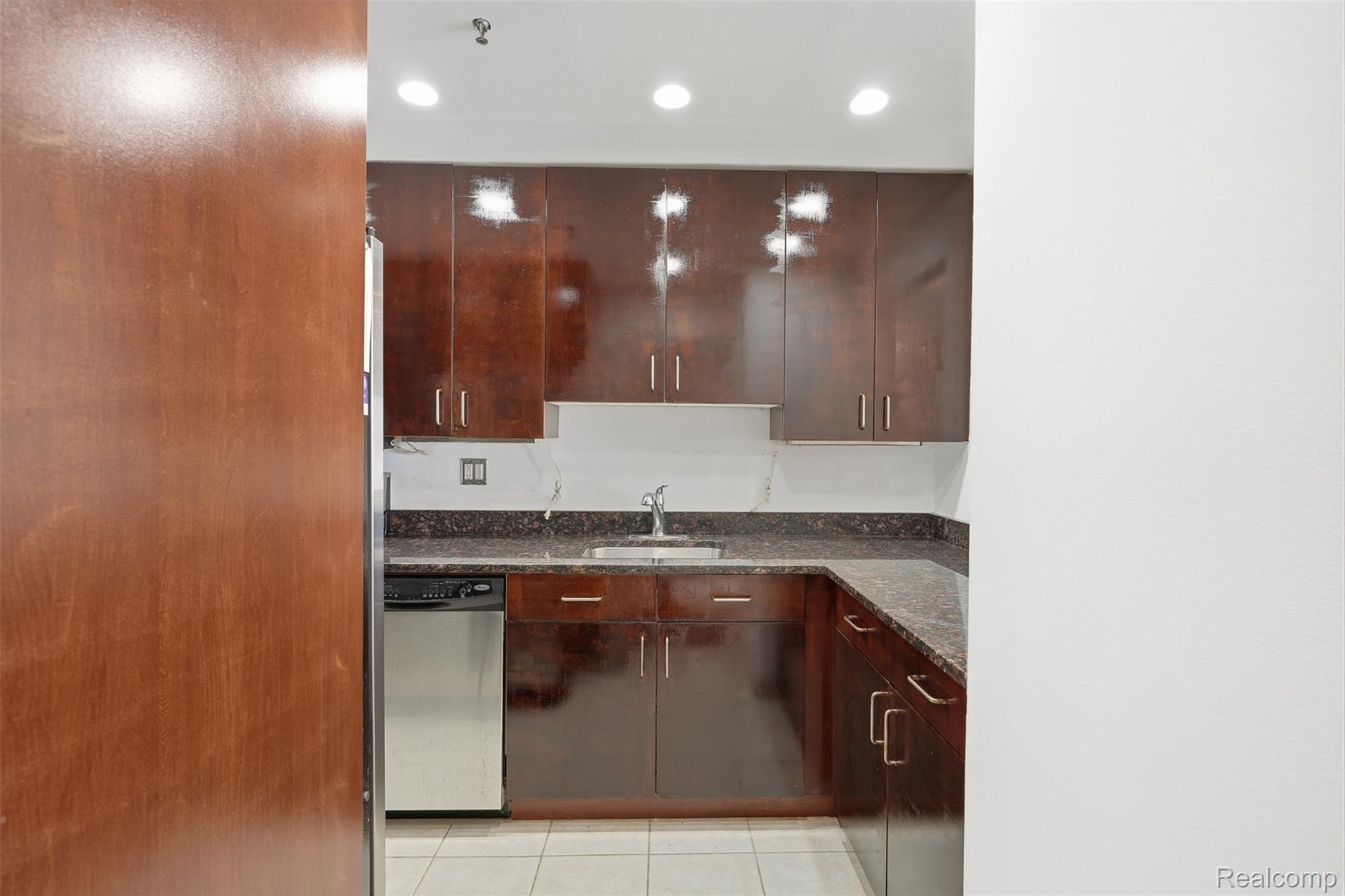 1001 W Jefferson Avenue Unit: 12i
