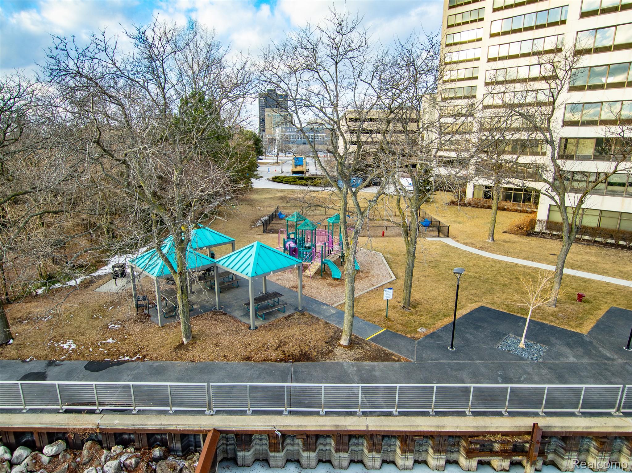 1001 W Jefferson Avenue Unit: 12i