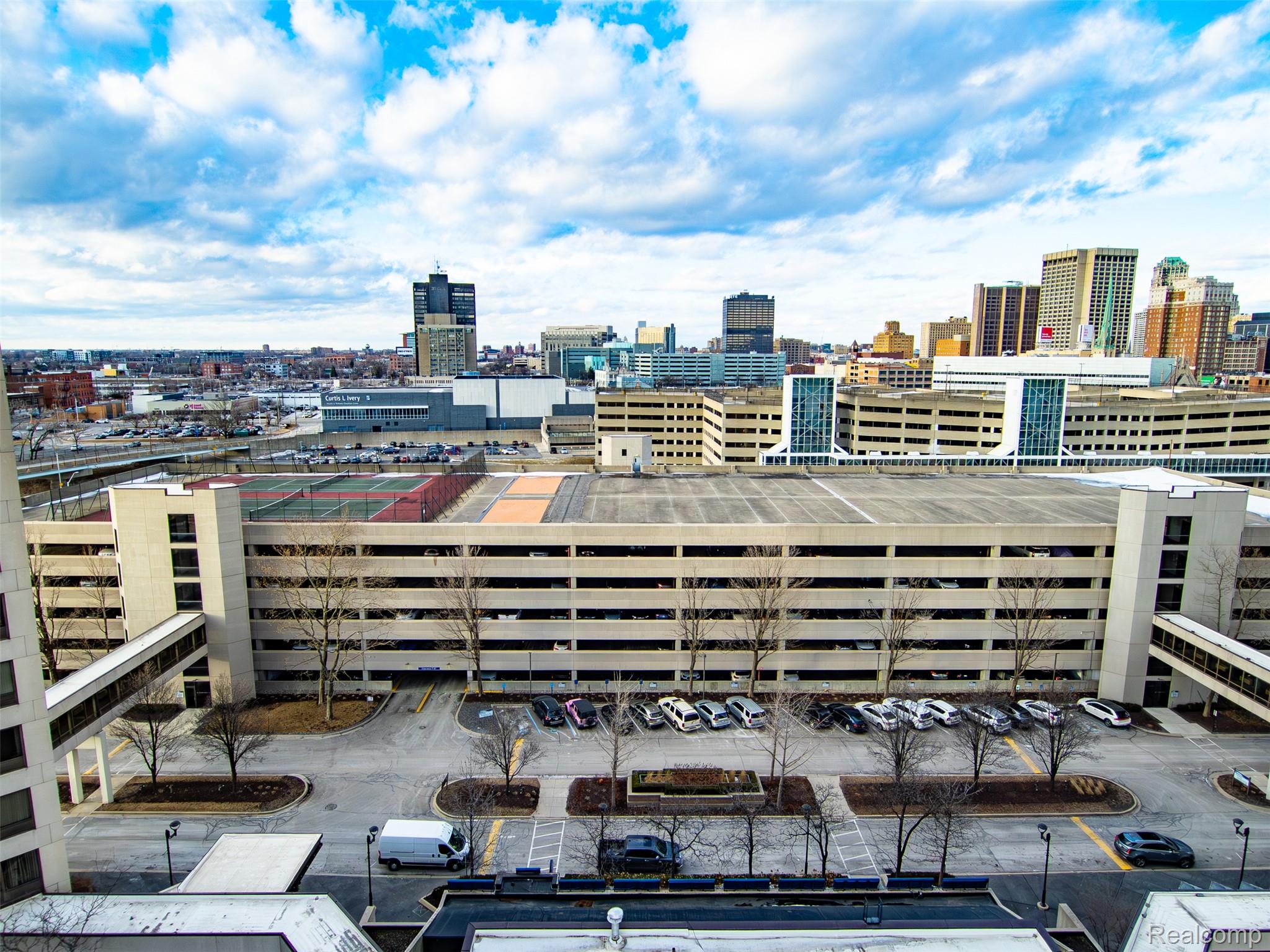 1001 W Jefferson Avenue Unit: 12i