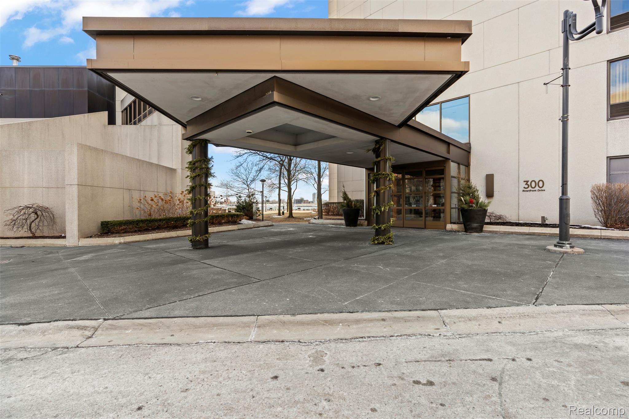 1001 W Jefferson Avenue Unit: 12i