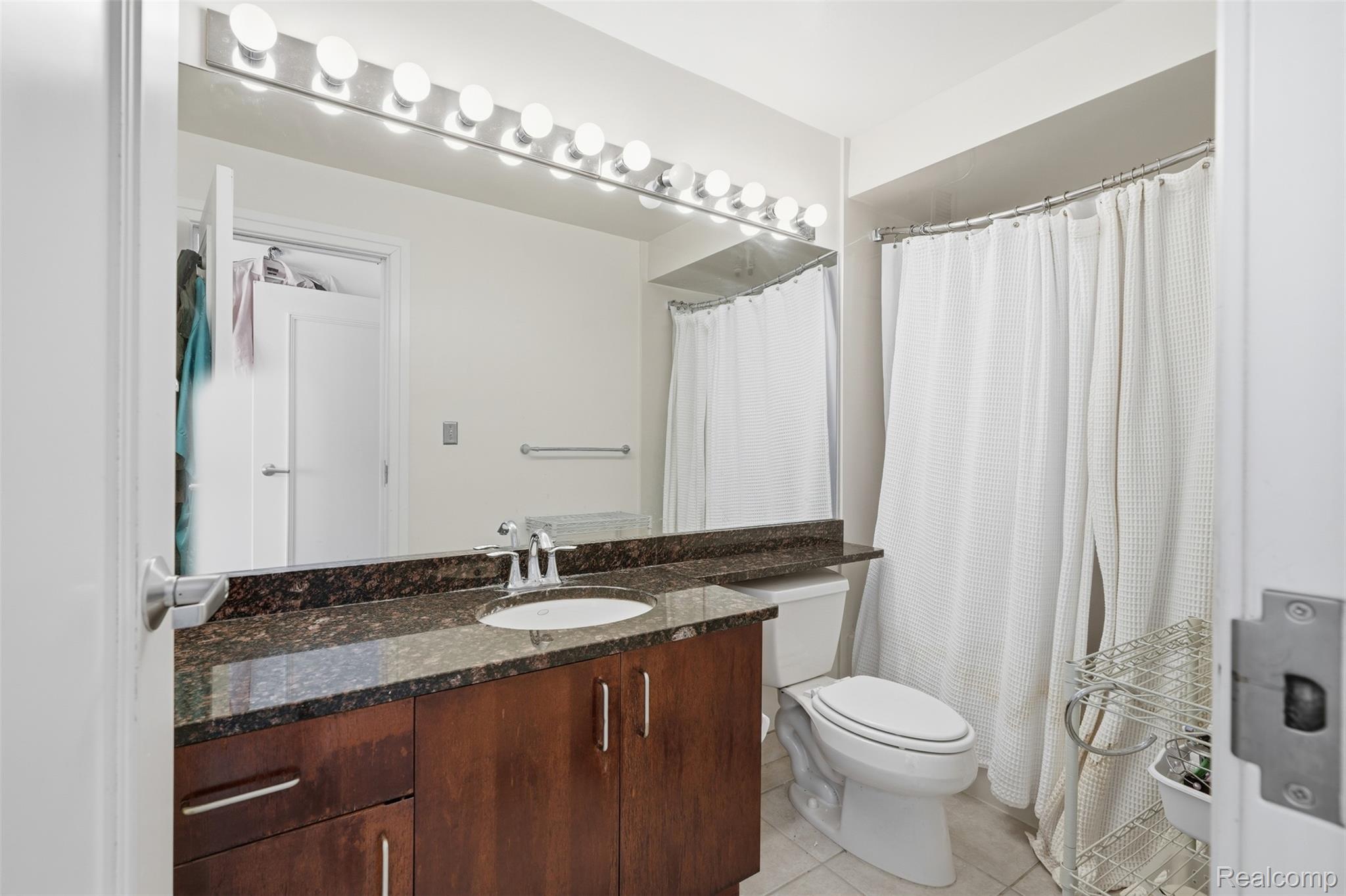 1001 W Jefferson Avenue Unit: 12i