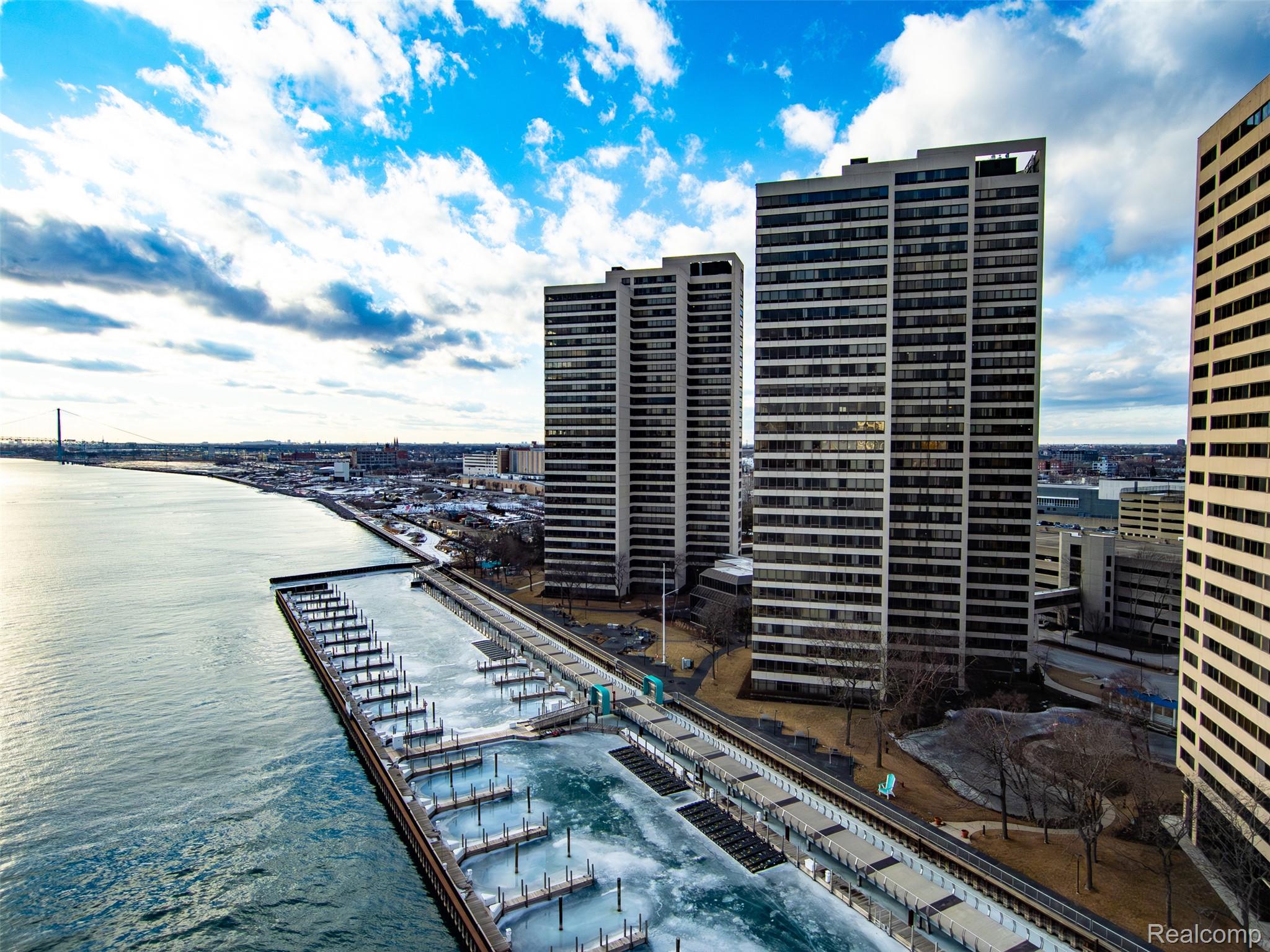 1001 W Jefferson Avenue Unit: 12i