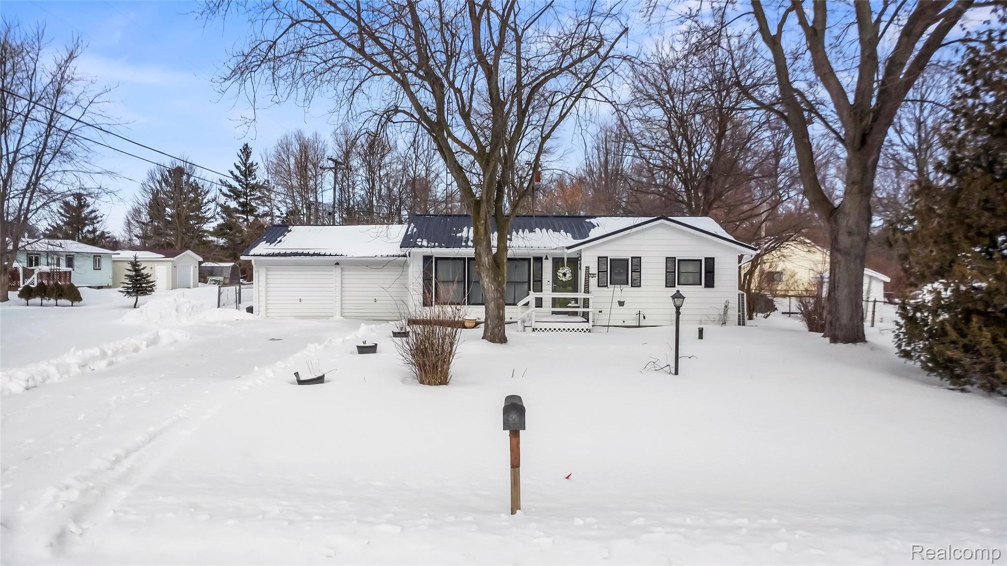 7225 Meadow Lane