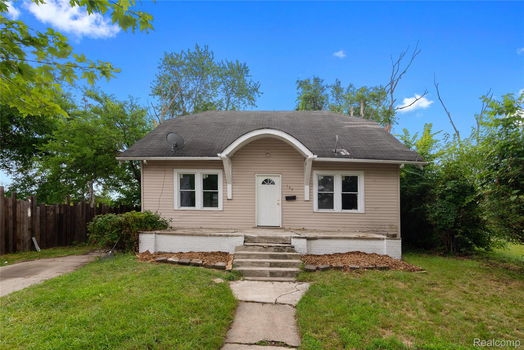 195 W Greendale