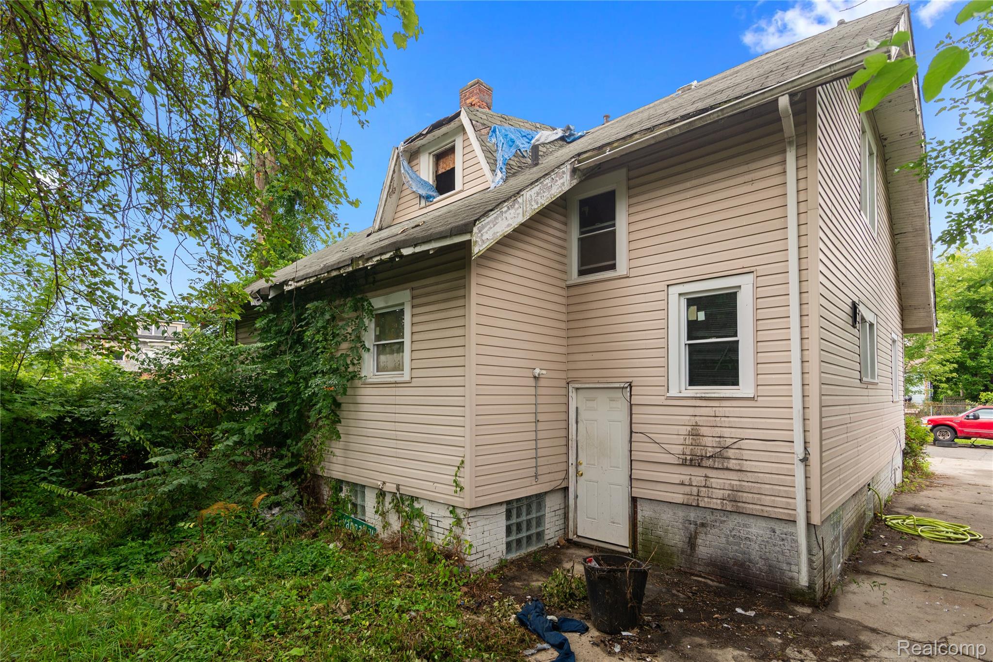 195 W Greendale