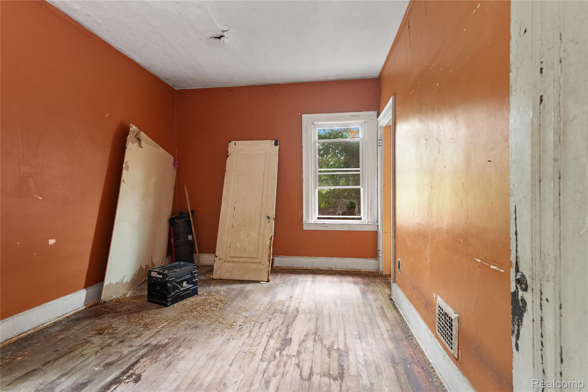 195 W Greendale