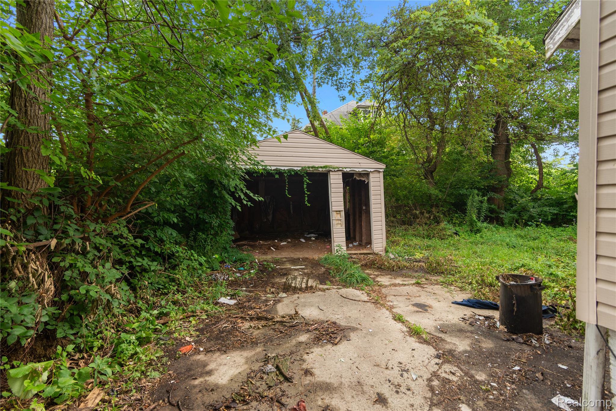 195 W Greendale