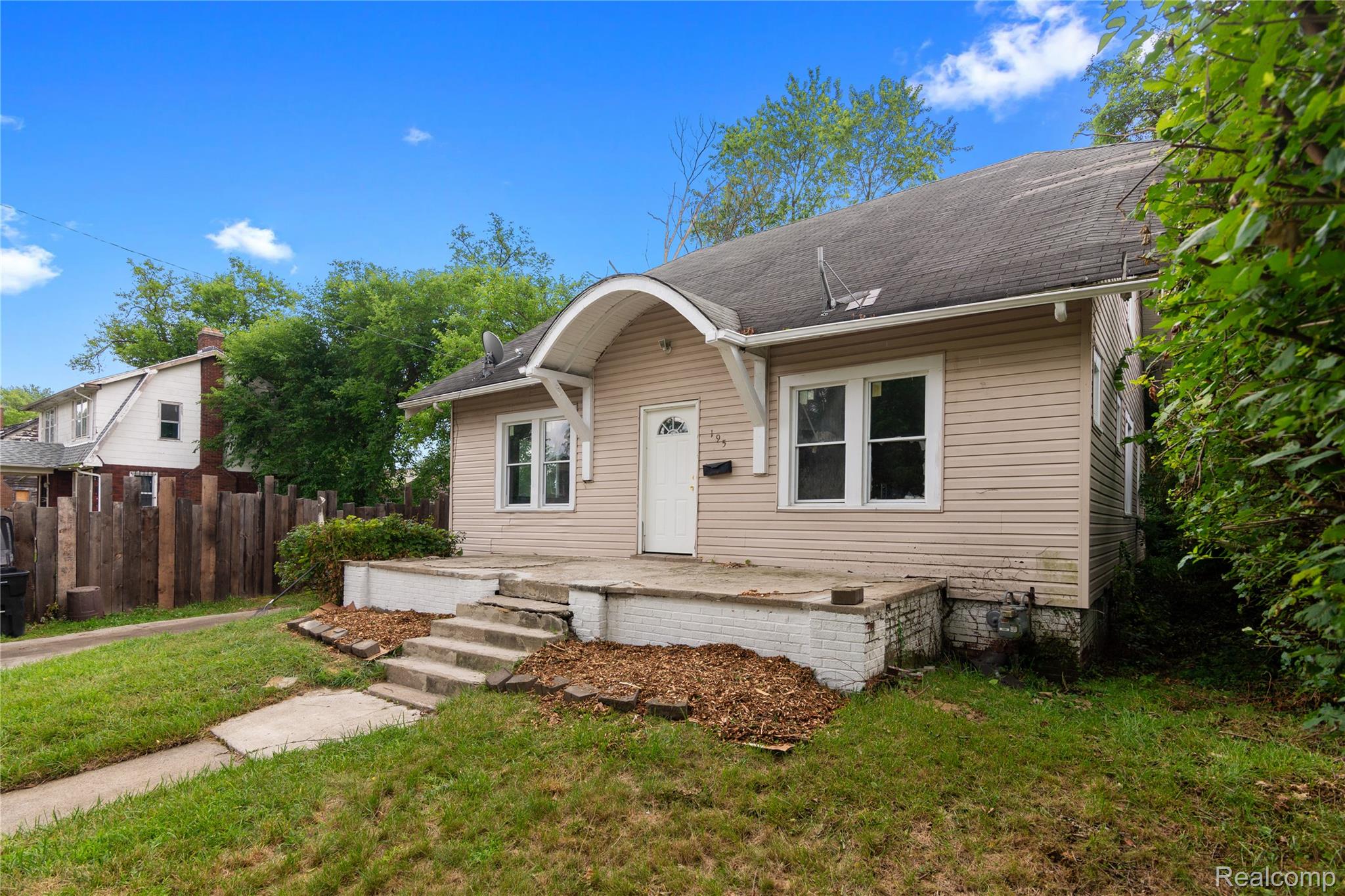 195 W Greendale