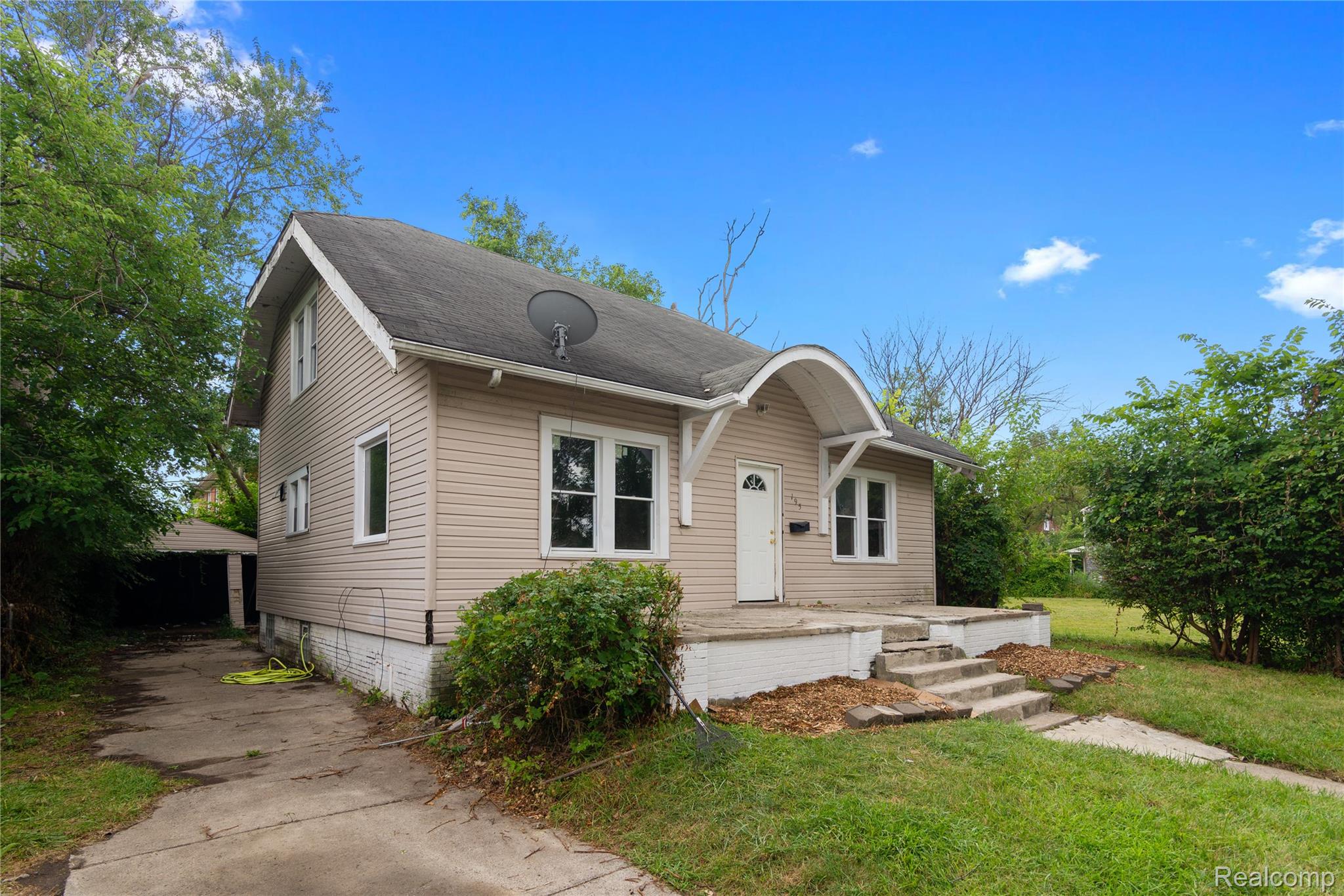195 W Greendale