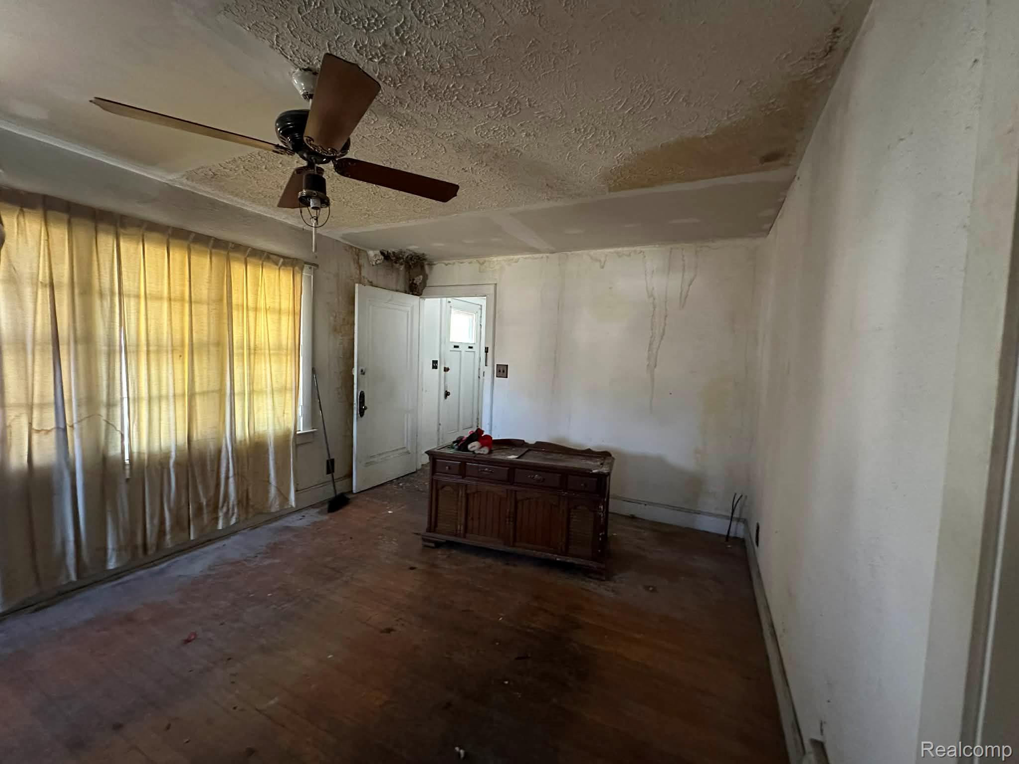 231 W Bennett Avenue