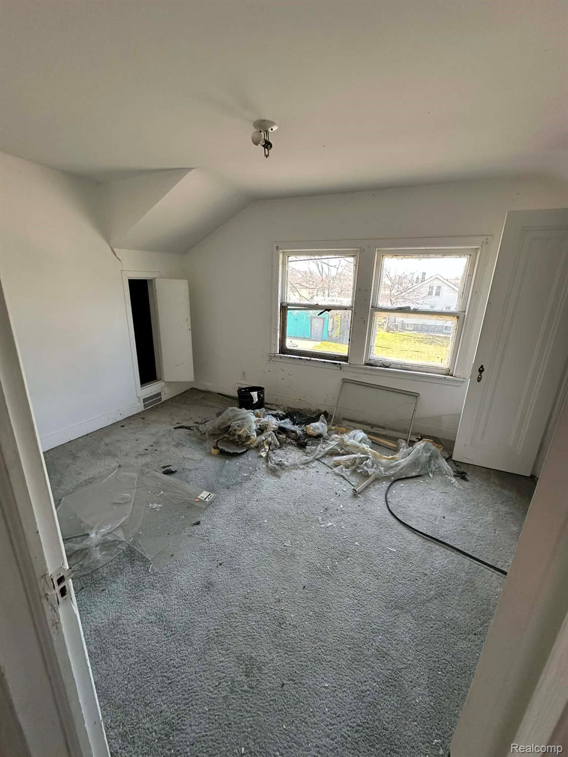 231 W Bennett Avenue