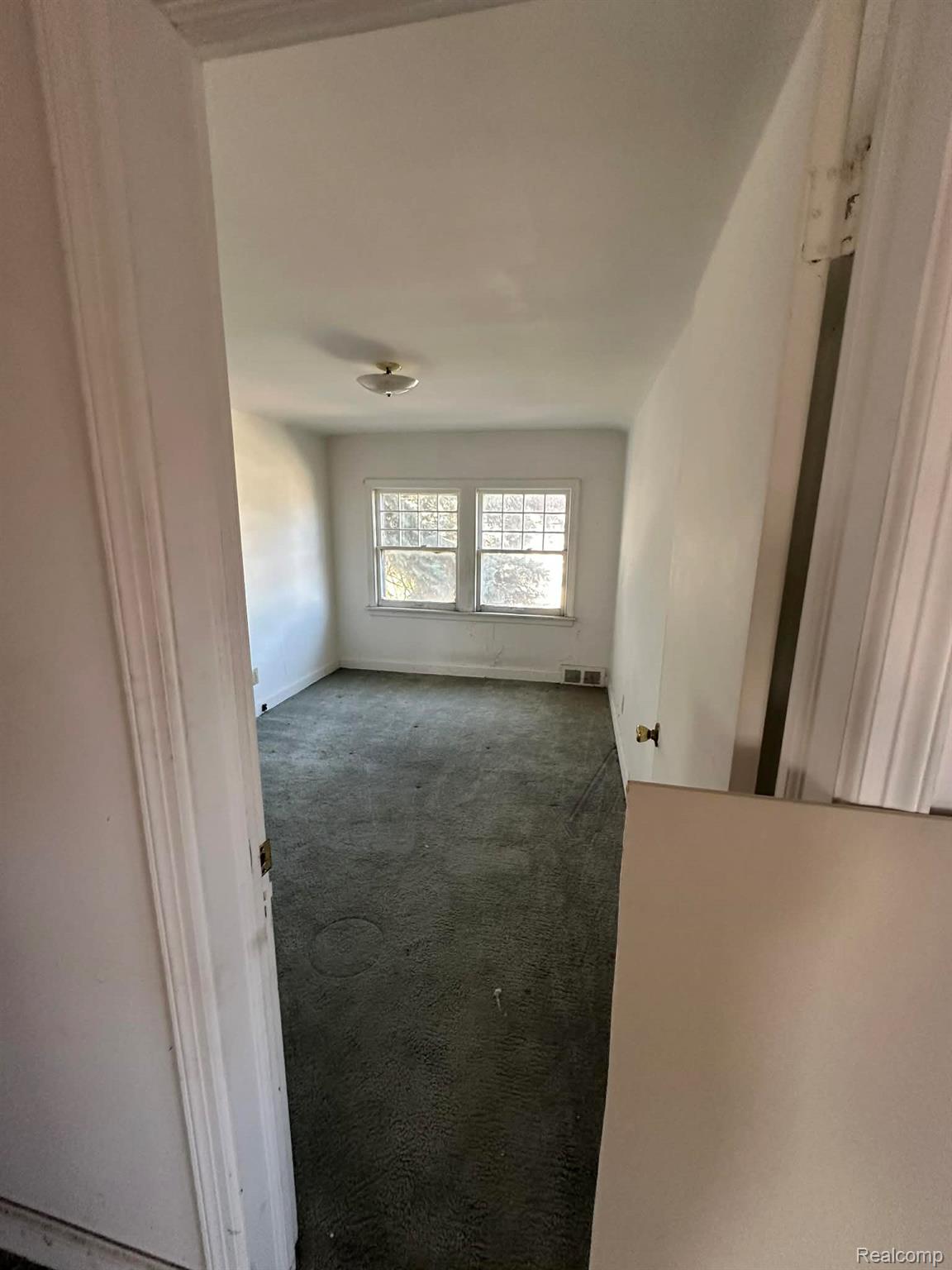 231 W Bennett Avenue