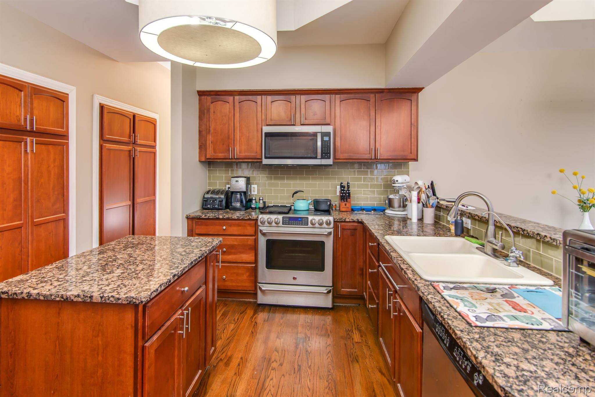 4090 PERRYVILLE Road